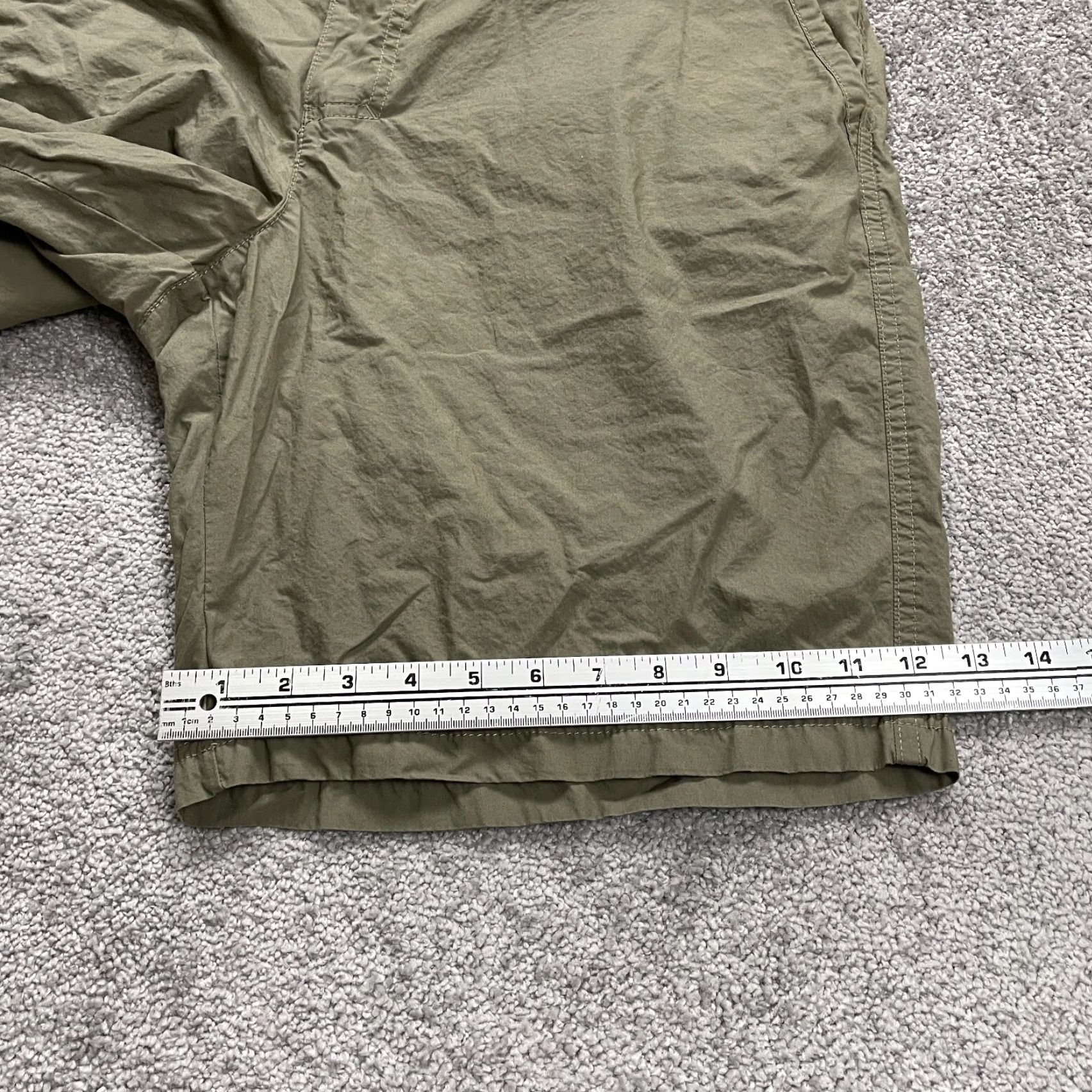 Vintage Columbia Shorts Mens 40x9.5 Army Green Flat Front Cotton Bermuda Outdoor Chino Regular 40 in Green casual, travel, workwear Mens Size US 40 / EU 56 - 7 Thumbnail