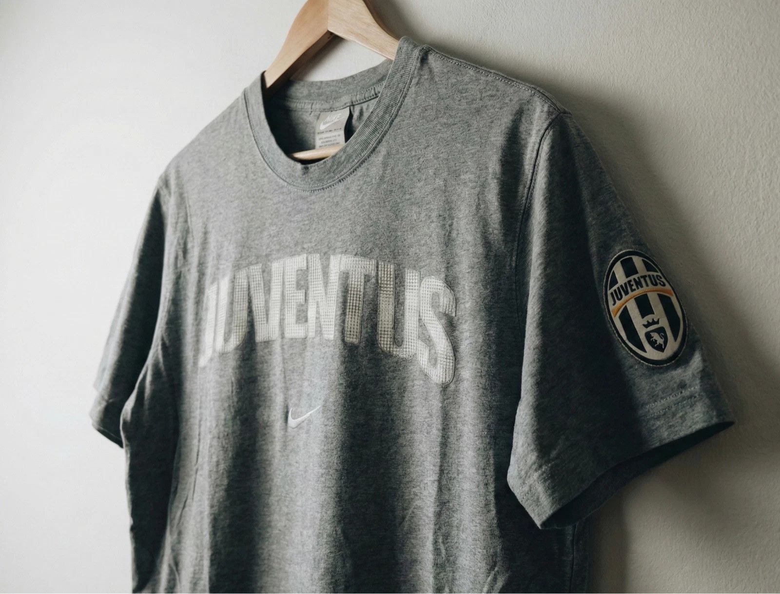 Nike Nike Juventus 2009/10 Serie A Graphic Logo Tee Gray Men M Size US M / EU 48-50 / 2 - 2 Thumbnail
