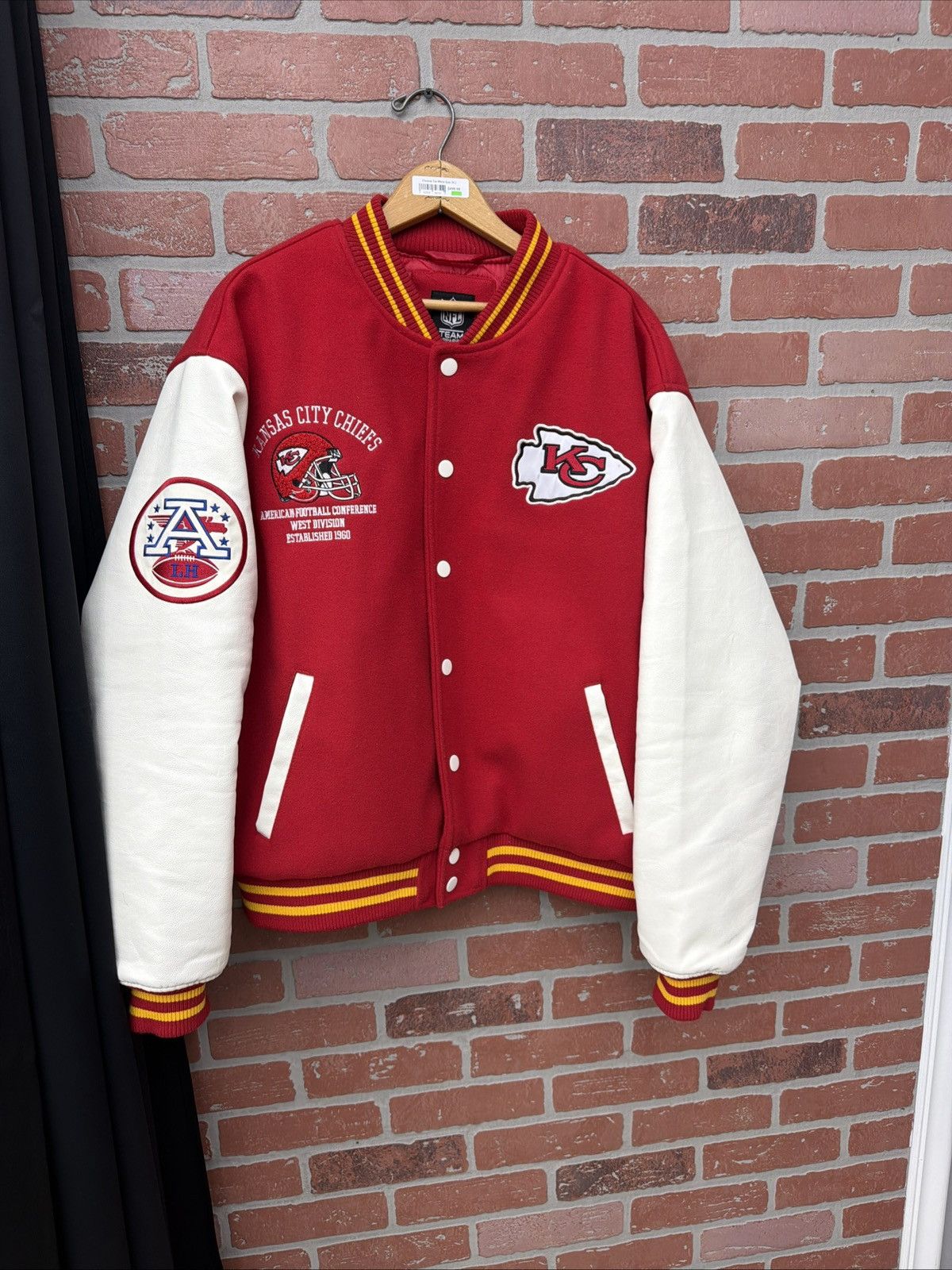 NFL NFL Team Apparel Kansas City Chiefs Jacket L Red White Size US L / EU 52-54 / 3 - 15 Thumbnail