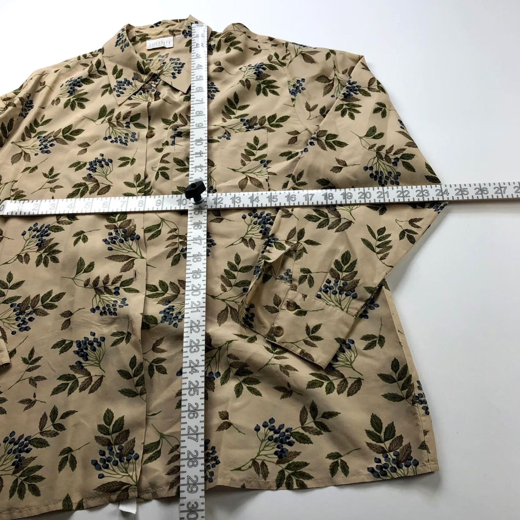 Liz Claiborne Elisabeth By Liz Claiborne 100% Silk 16 Button Long Sleeve Shirt Liz Claiborne Shirt Button-Up Silk Beige Floral Classic Casual Women Size 16 Size XXL / US 16-18 / IT 52-54 - 2 Thumbnail