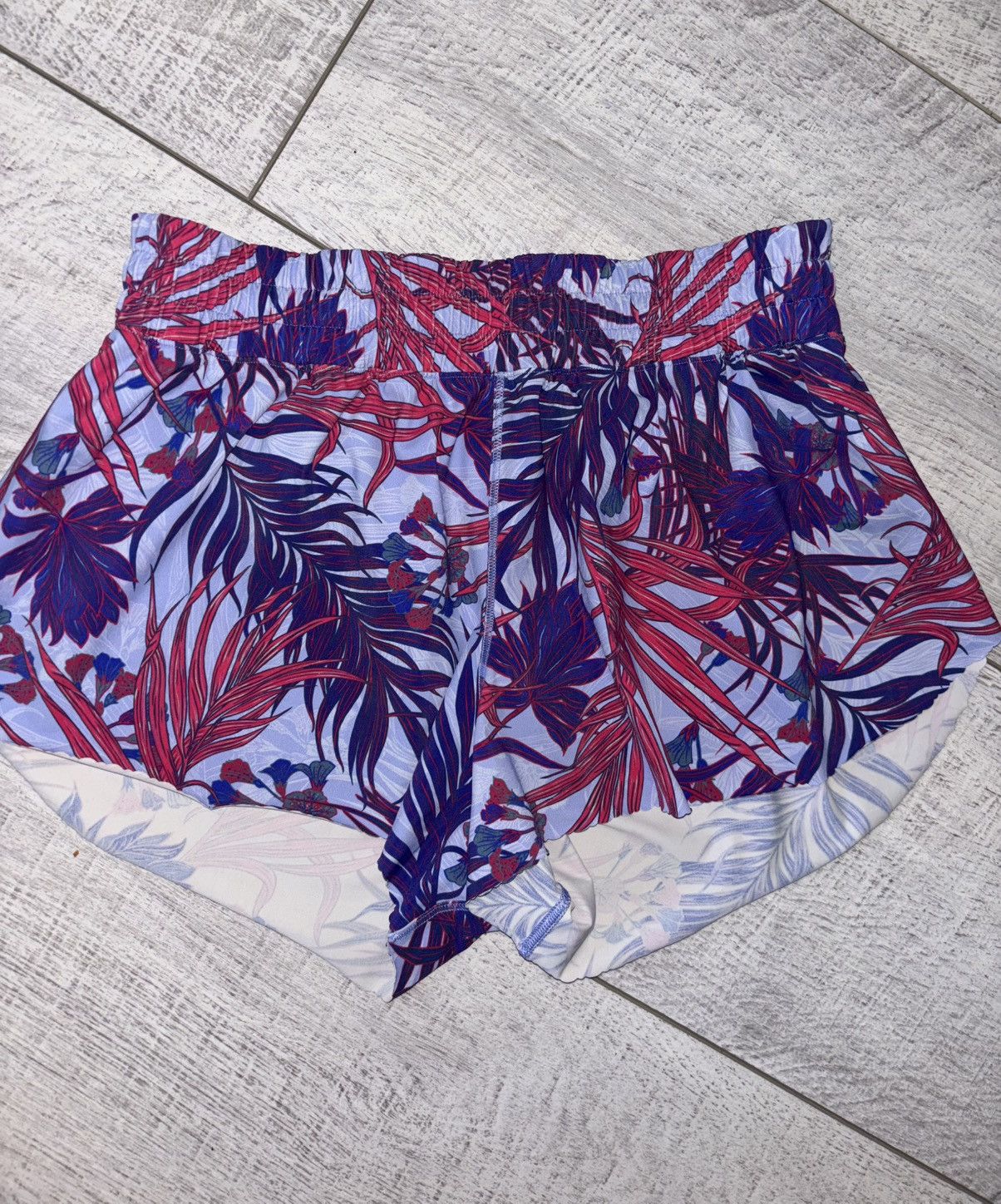 Lululemon Lululemon Will The Wave Surf Shorts Twisted Tropics Size 6 Size 28" / US 6 / IT 42 - 2 Thumbnail