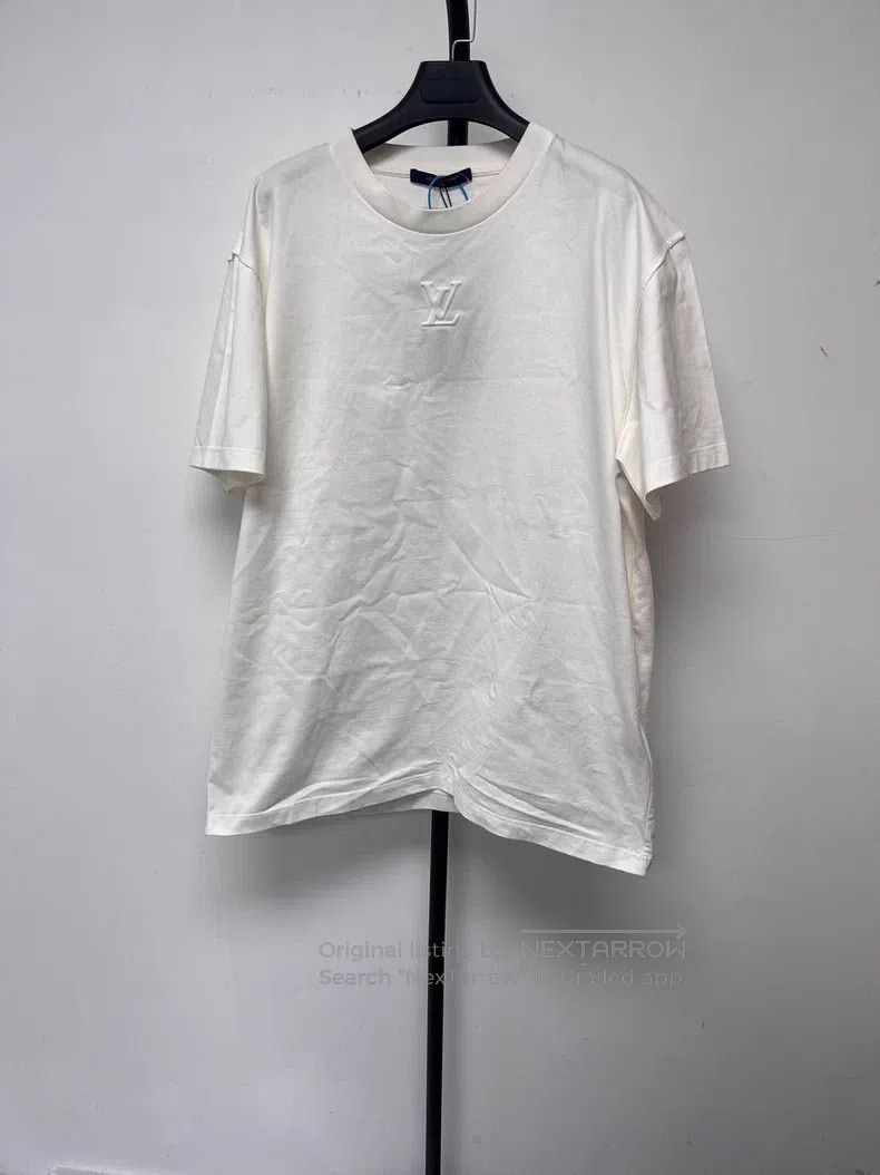 Louis Vuitton Louis Vuitton Logo Embossed Crew Neck Short Sleeve Size US S / EU 44-46 / 1 - 1 Thumbnail