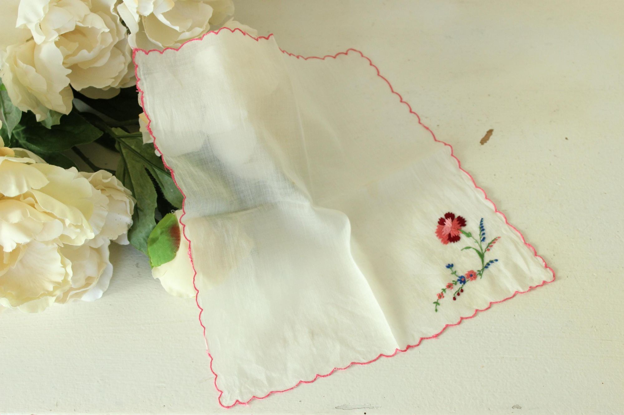 Vintage Vintage White Handkerchief, Embroidered Flower Cotton Hankie Size ONE SIZE - 1 Thumbnail