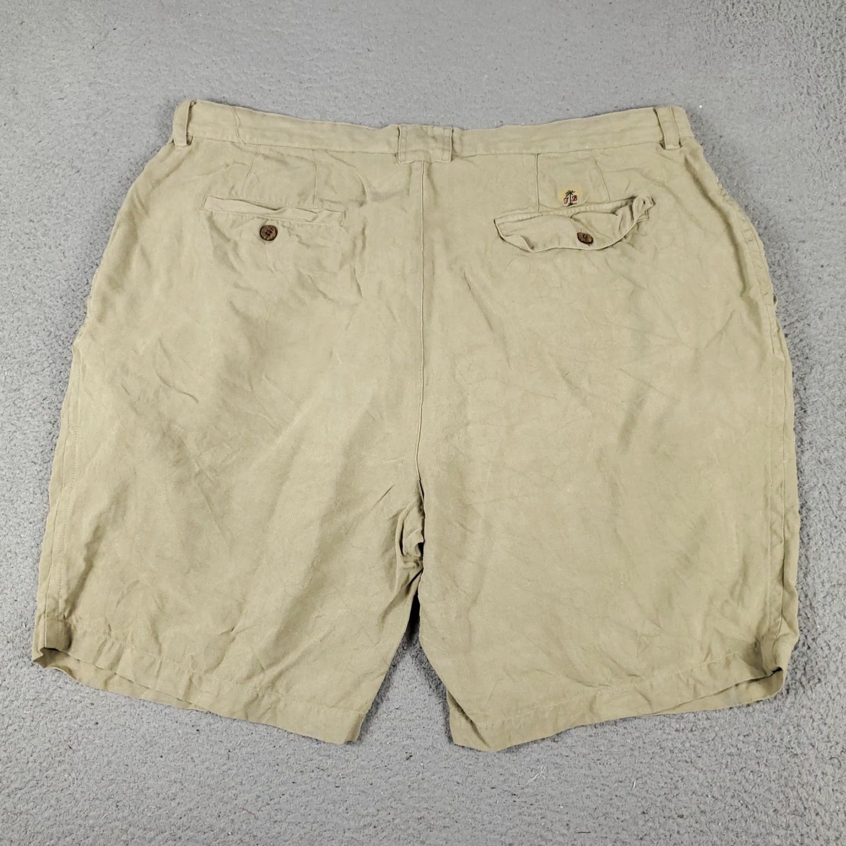 Tommy Bahama VINTAGE Tommy Bahama Shorts Mens Size 40 Chino Silk Casual Pleated Beige Summer Size US 40 / EU 56 - 7 Thumbnail