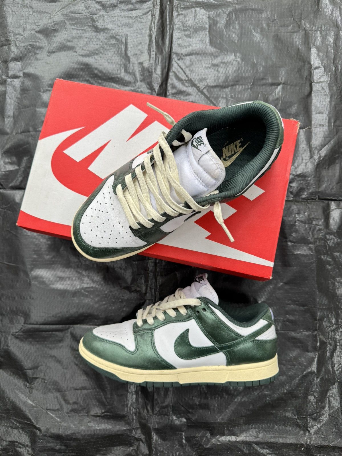 Nike Nike Dunk Low SE "Pine Green" Size US 8 / EU 41 - 3 Thumbnail