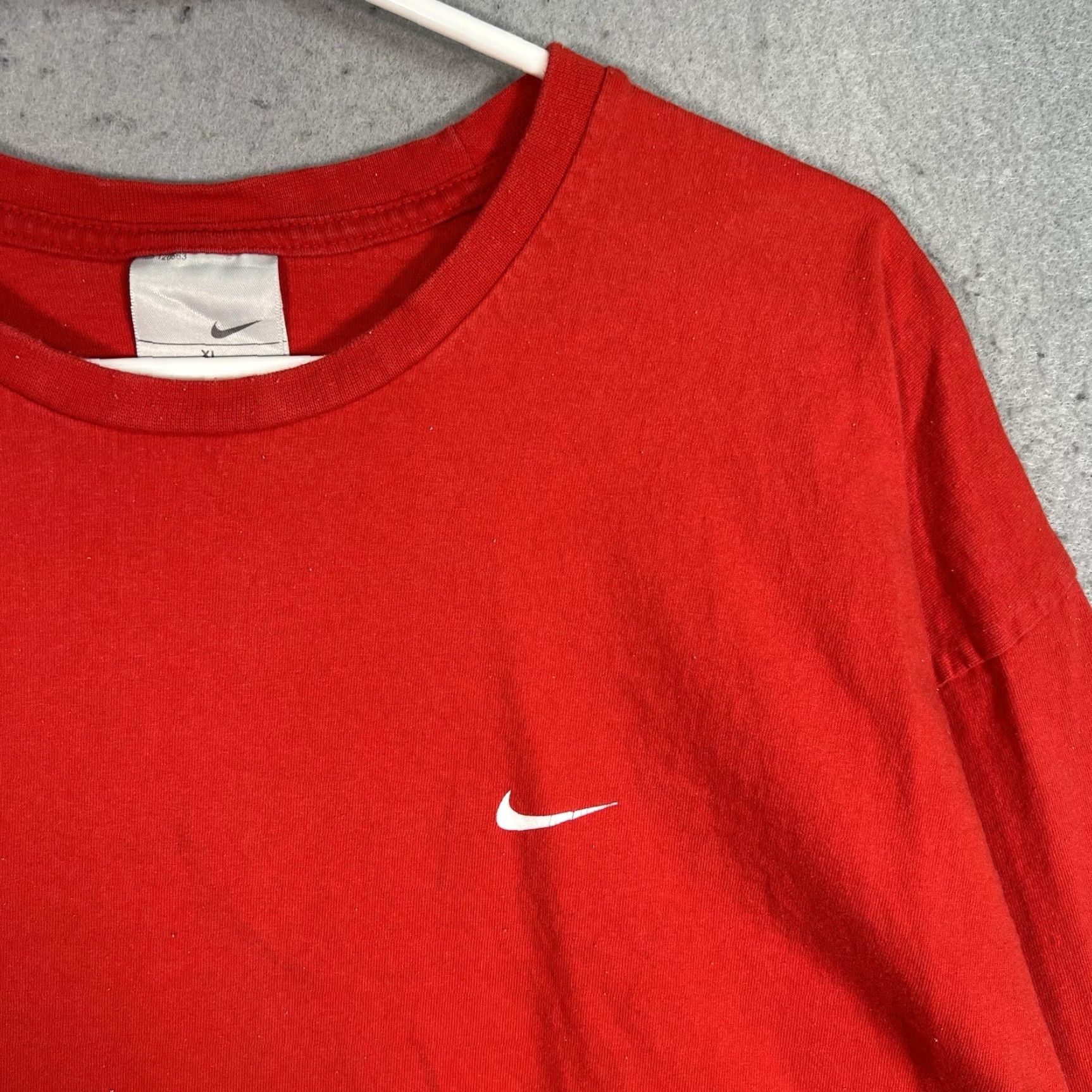 Nike VINTAGE Nike Swoosh T Shirt Men's XL Red 2000s Graphic Tee Sportswear/Beach Mens Size US XL / EU 56 / 4 - 2 Thumbnail
