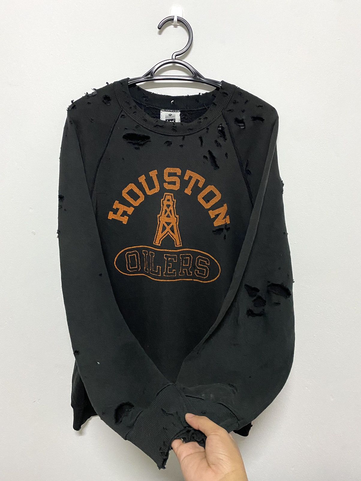 4GSELLER Rare Vintage Thrased houston oilers distressed Sweatshirt Size US M / EU 48-50 / 2 - 1 Thumbnail
