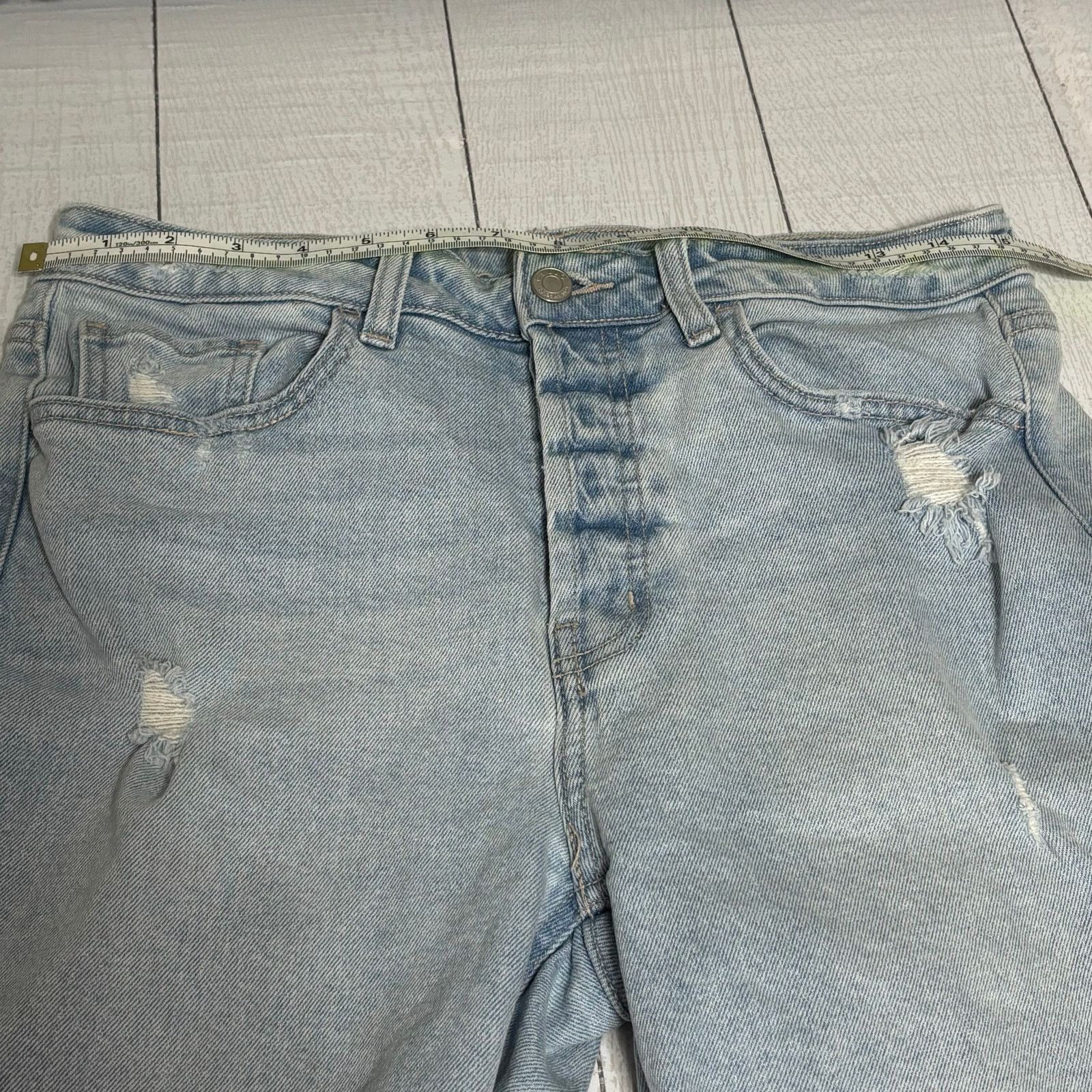 Other Cello Light Wash Distressed Denim Shorts Size Large Size 31" - 2 Thumbnail