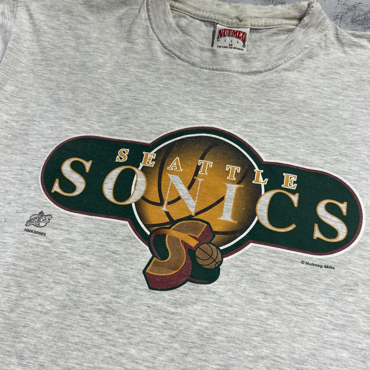 Nutmeg 90s Nutmeg Seattle Sonics Vintage NBA Oversized Tee T-Shirt Size US M / EU 48-50 / 2 - 4 Thumbnail