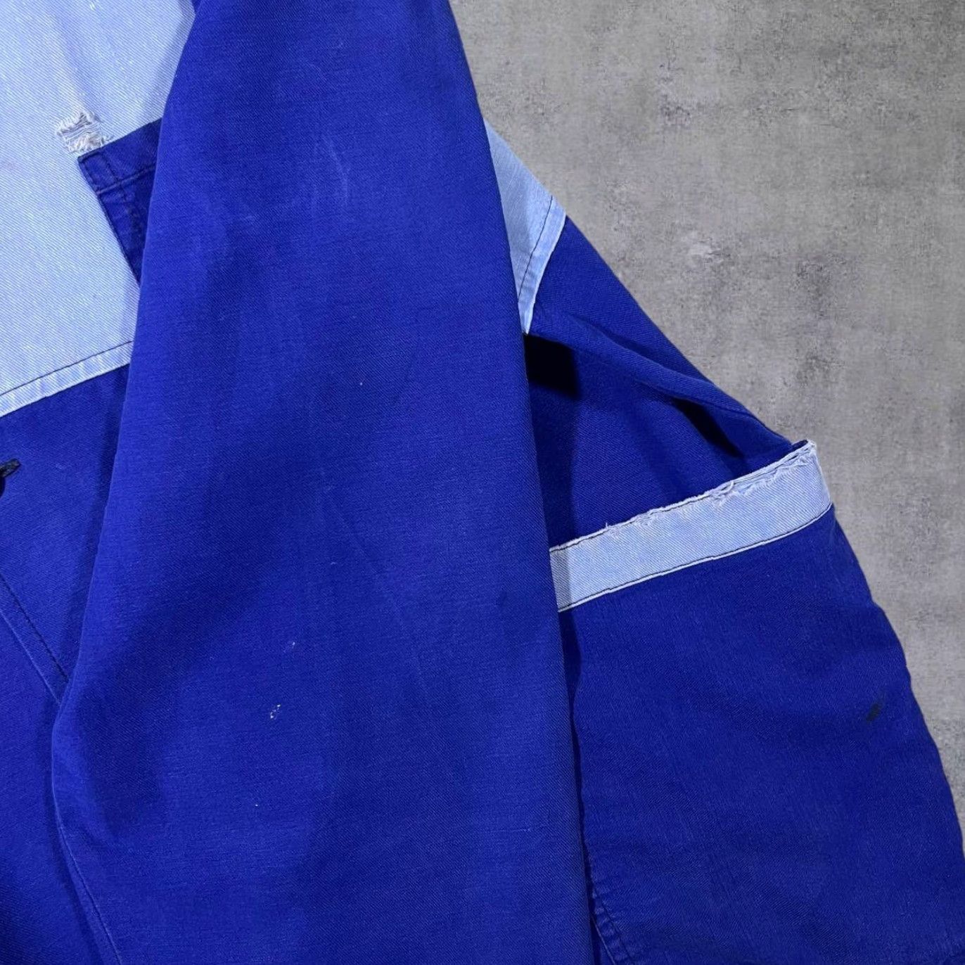 Vintage Vintage Blue Two Tone French Style Distressed Chore Worker Workwear Jacket Large Size US L / EU 52-54 / 3 - 5 Thumbnail