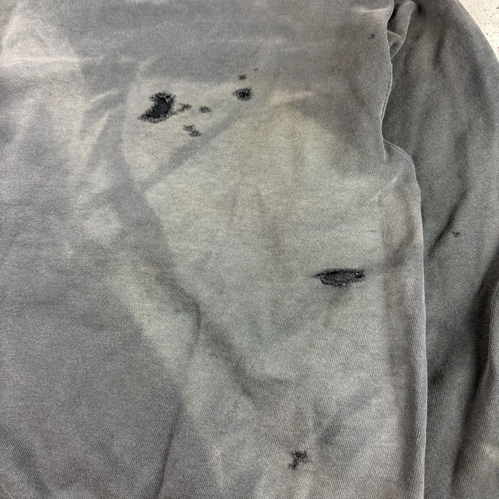 Champion Vintage Champion Sweatshirt Distressed Size Medium USA Made Size US M / EU 48-50 / 2 - 12 Thumbnail