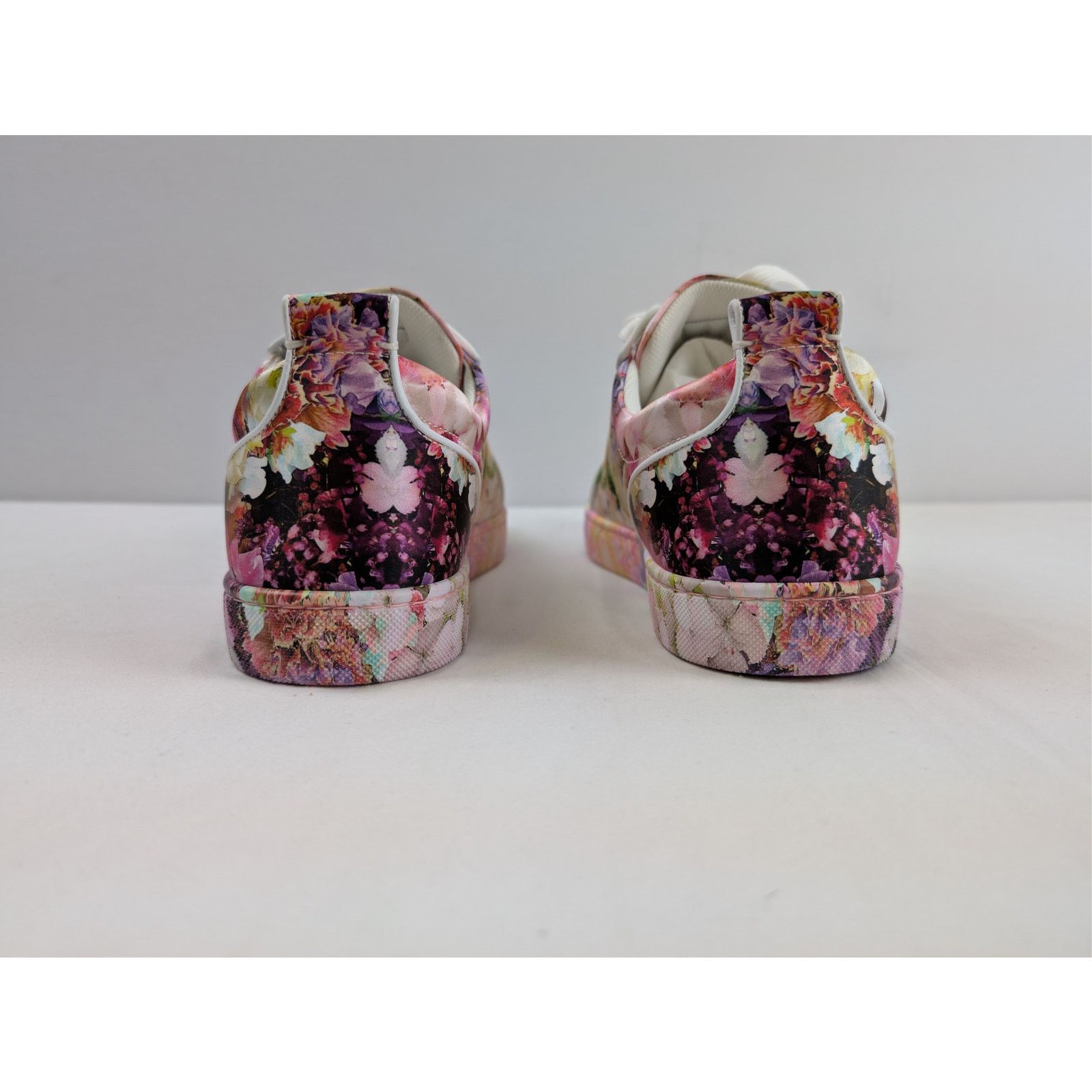 Christian Louboutin o1rshd1 Louis Junior Orlato flat sneaker with a floral print Size US 10 / EU 43 - 11 Thumbnail