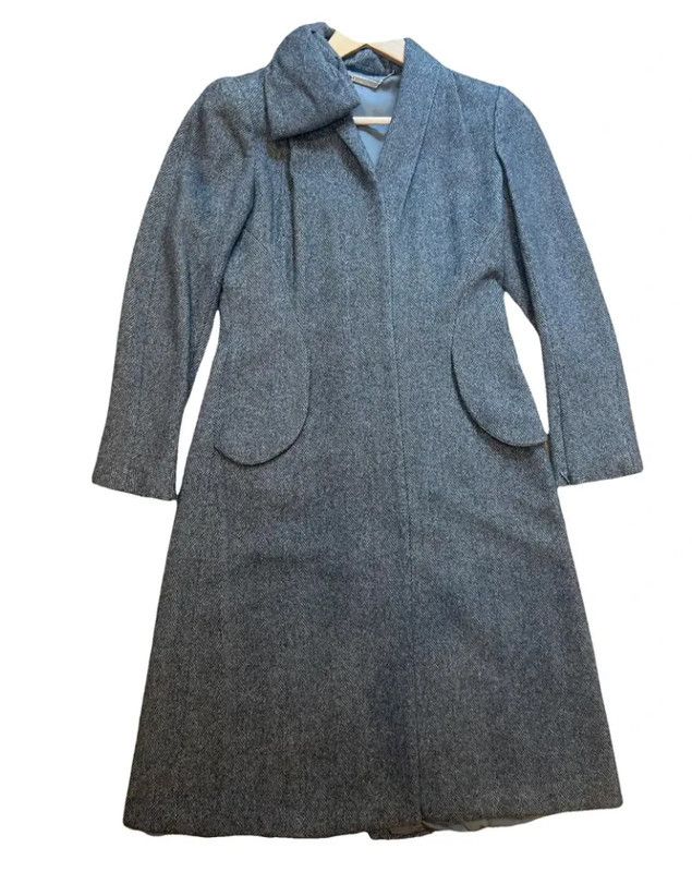 Alexander McQueen Rare and Exquisite 100% Cashmere Statement McQueen Coat Size M / US 6-8 / IT 42-44 - 1 Thumbnail