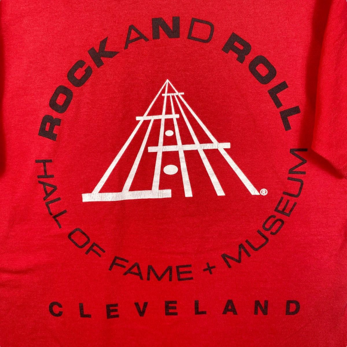 Vintage Vintage 90's Cleveland Rock & Roll Hall Of Fame Museum Tee Size US M / EU 48-50 / 2 - 2 Thumbnail