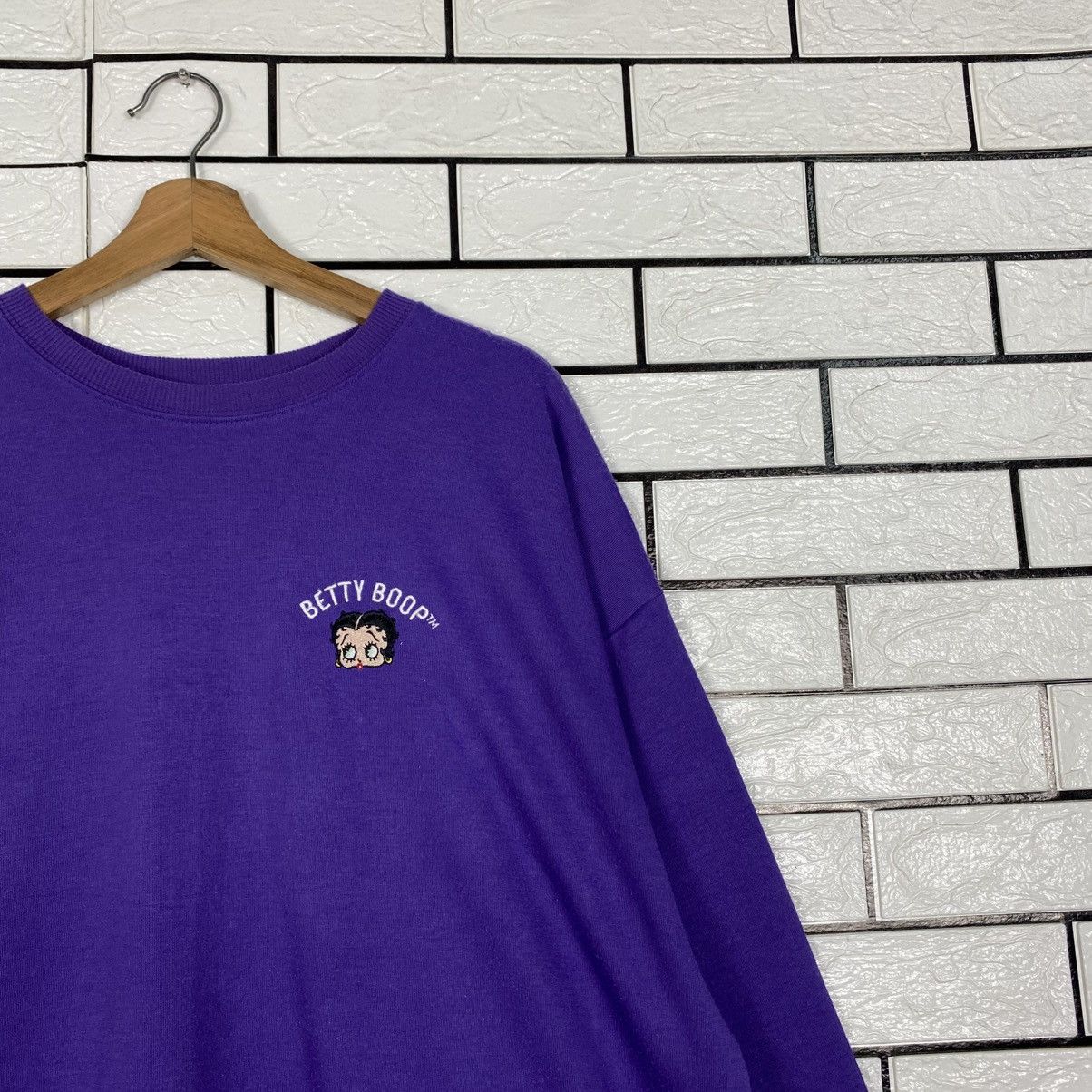 Japanese Brand Vintage Sweatshirt Betty Boop Big Logo Size US L / EU 52-54 / 3 - 7 Thumbnail
