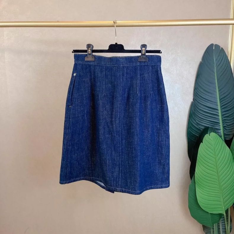 Chanel Chanel Women's denim skirt 2504-Nextarrow Size 25" / US 0 / IT 36 - 2 Thumbnail