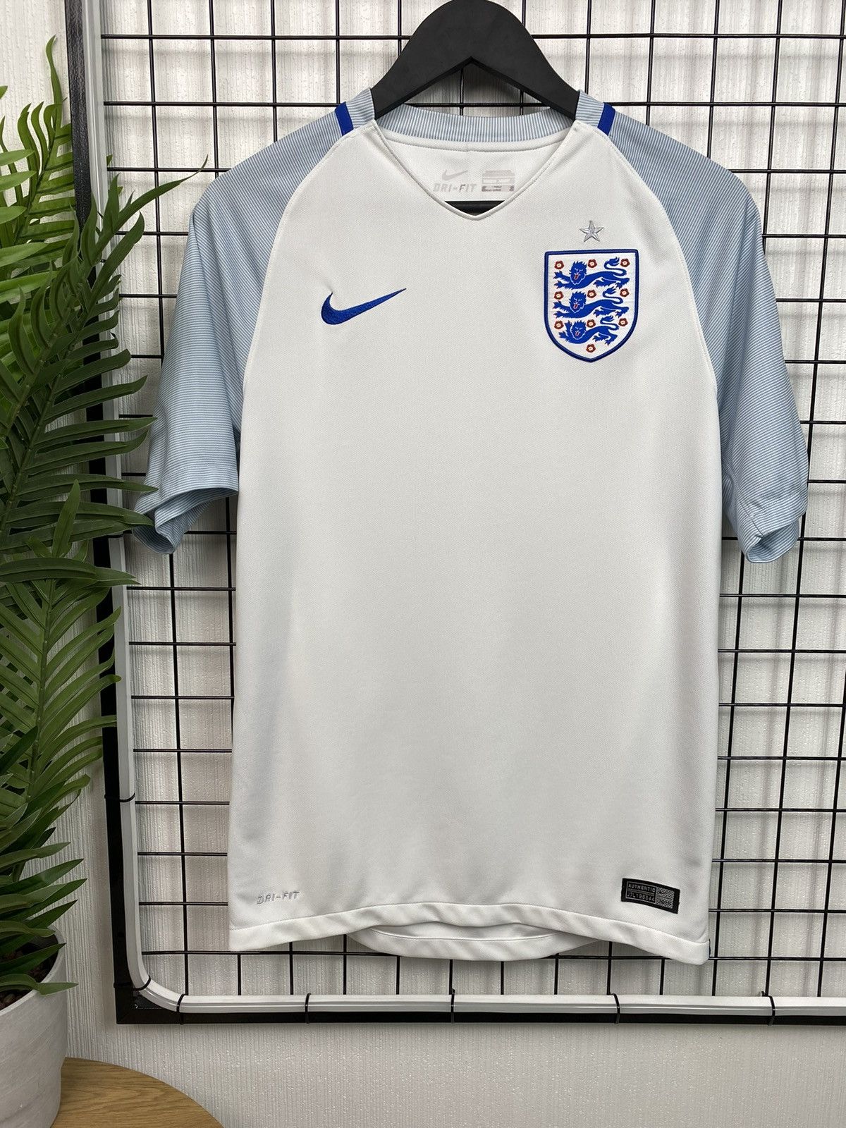 Nike England national team 2016Nike soccer jersey S size football Size US S / EU 44-46 / 1 - 1 Thumbnail