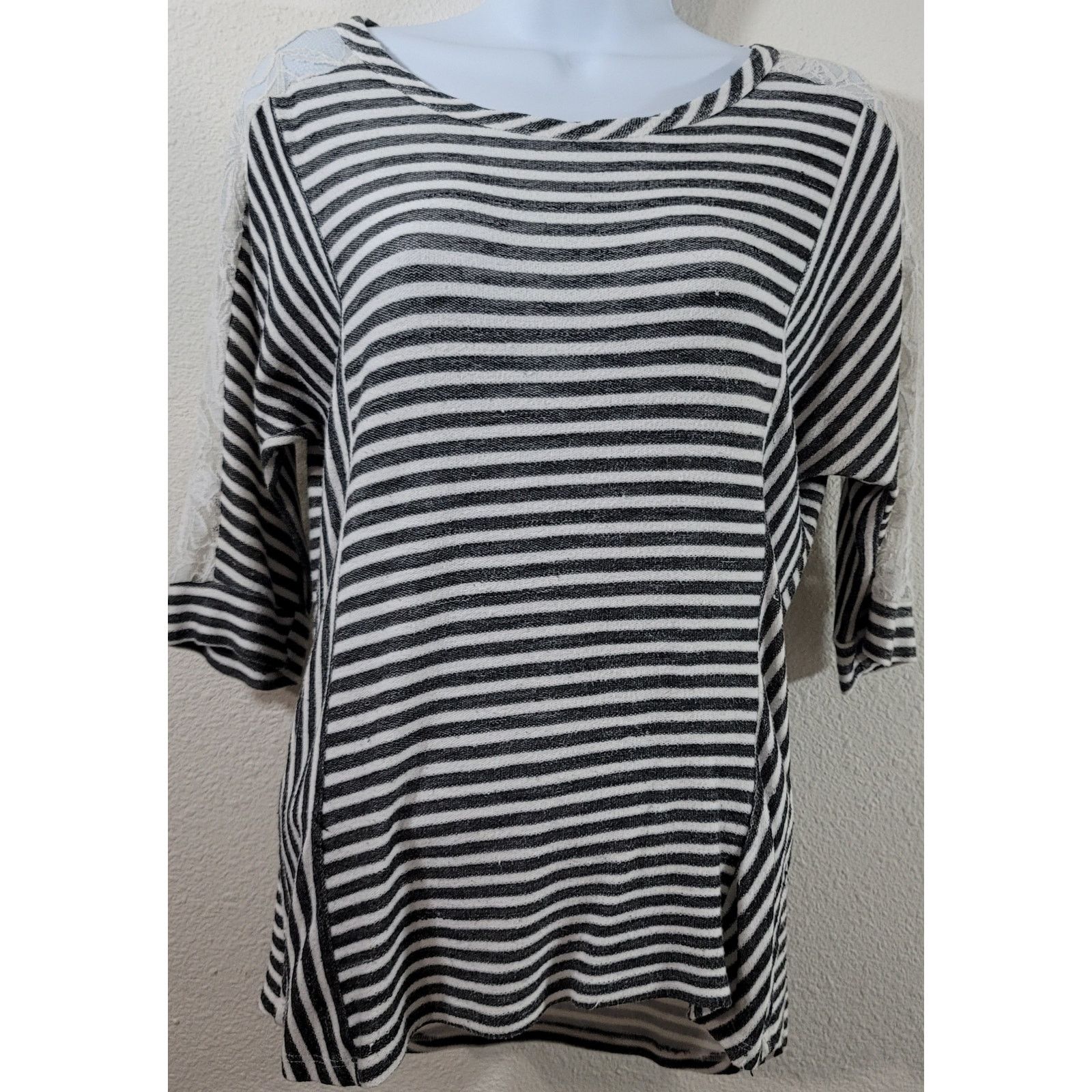 Other Faith and Joy White Gray Stripe Lace Shoulder Top Medium Size M / US 6-8 / IT 42-44 - 1 Thumbnail