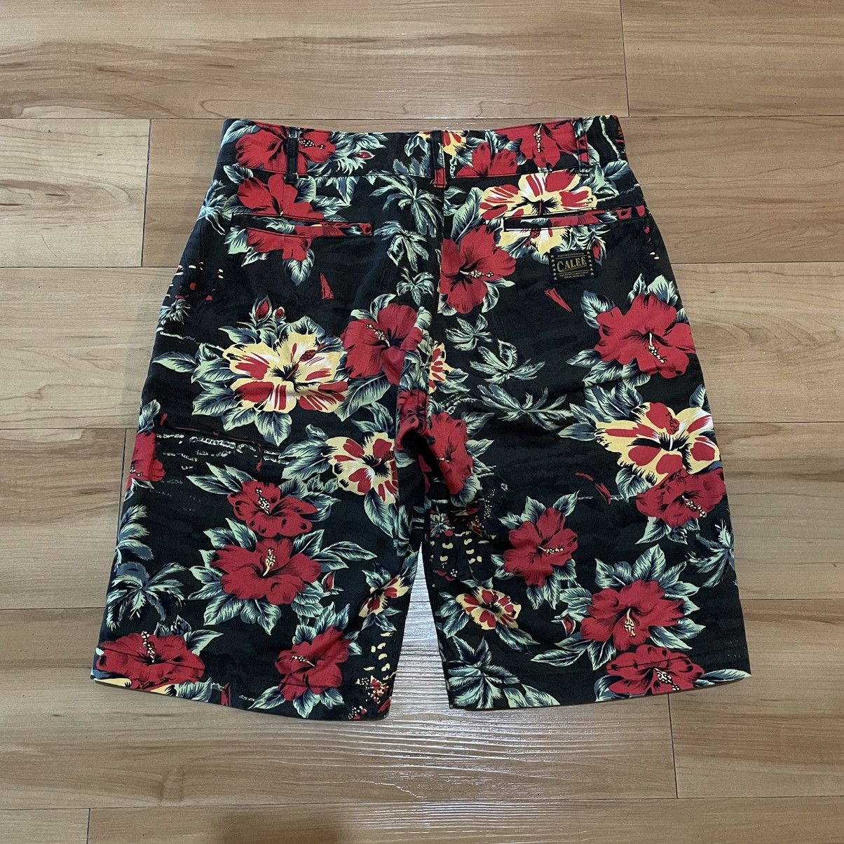 Japanese Brand Calee hawaii aloha flower short pant Size US 30 / EU 46 - 2 Thumbnail
