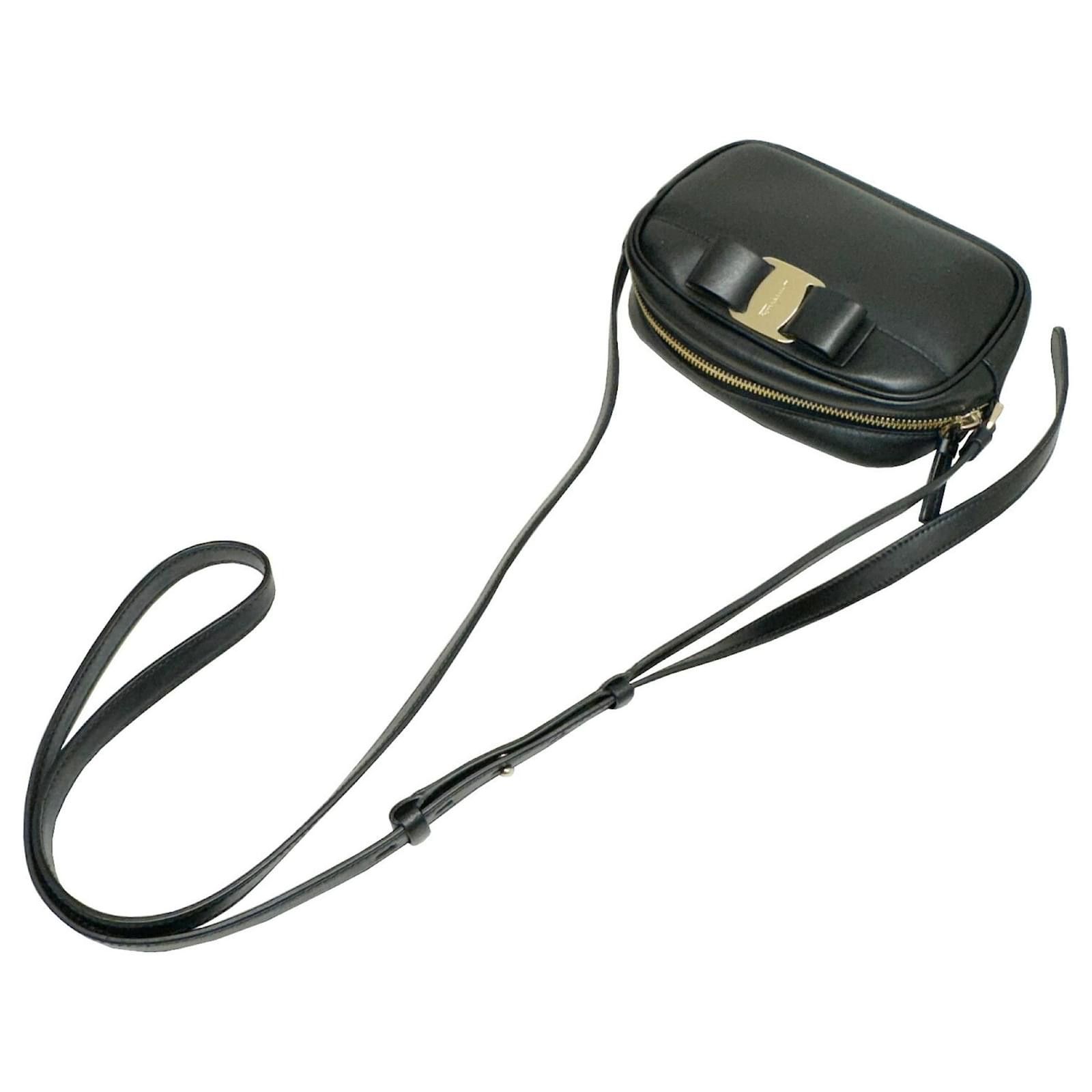 Salvatore Ferragamo o1s1rm0924 Size: OS / Vara Shoulder Bag in Black Size ONE SIZE - 4 Thumbnail