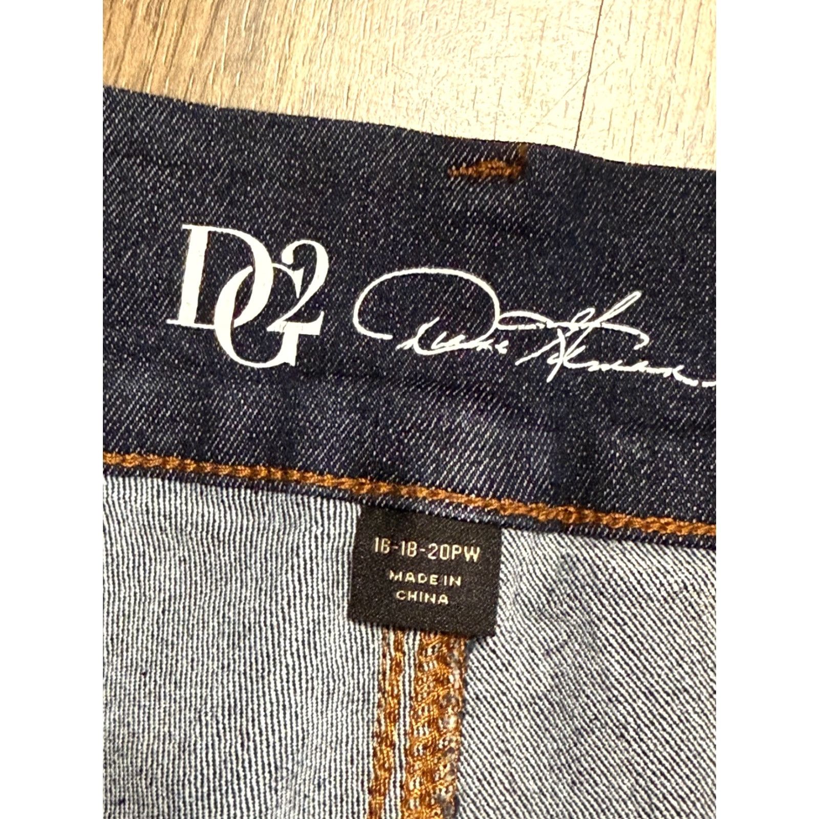 Vintage DG2 Jeans Women's Plus Size 20W Denim Skinny Dark Wash Jeans 5-Pocket Stretch High Rise Blue Womens Size 42" / US 20 - 4 Thumbnail