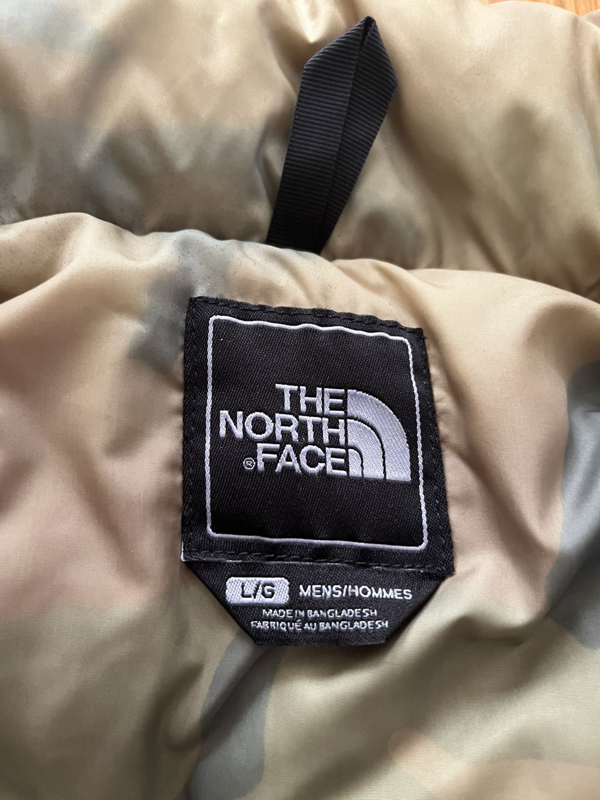The North Face Vintage The North Face Nuptse Down Jacket Camo Olive 700 Size US L / EU 52-54 / 3 - 6 Thumbnail