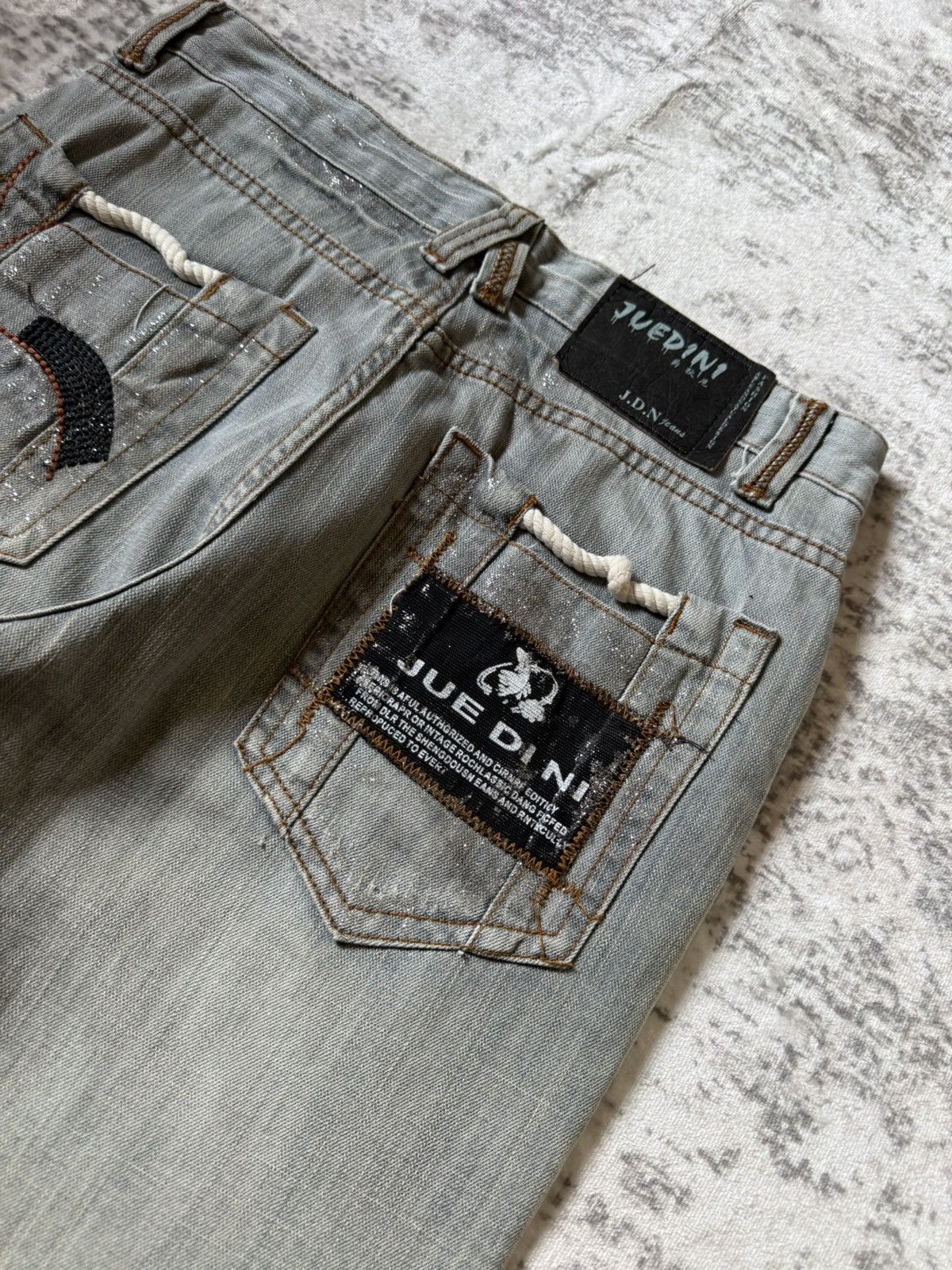 GOSTAR DE FUGA × Japanese Brand × Vintage Jue Dini Japan Smokey Gray Whisker & Claw Mark Glitter Jeans Size US 30 / EU 46 - 13 Thumbnail