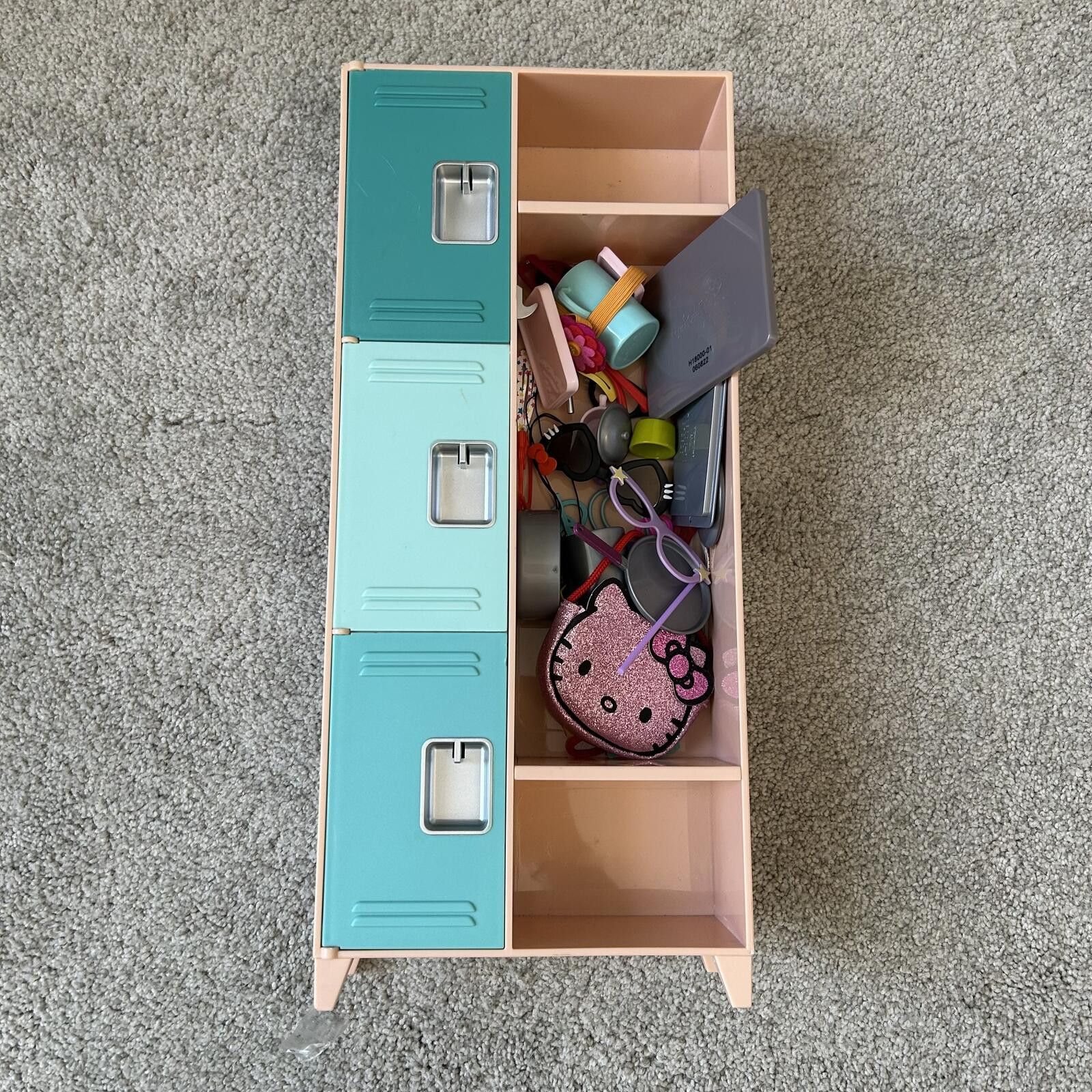 Other OUR GENERATION LOCKER & 38 ACCESSORIES Lot Doll collectibles Size ONE SIZE - 1 Thumbnail