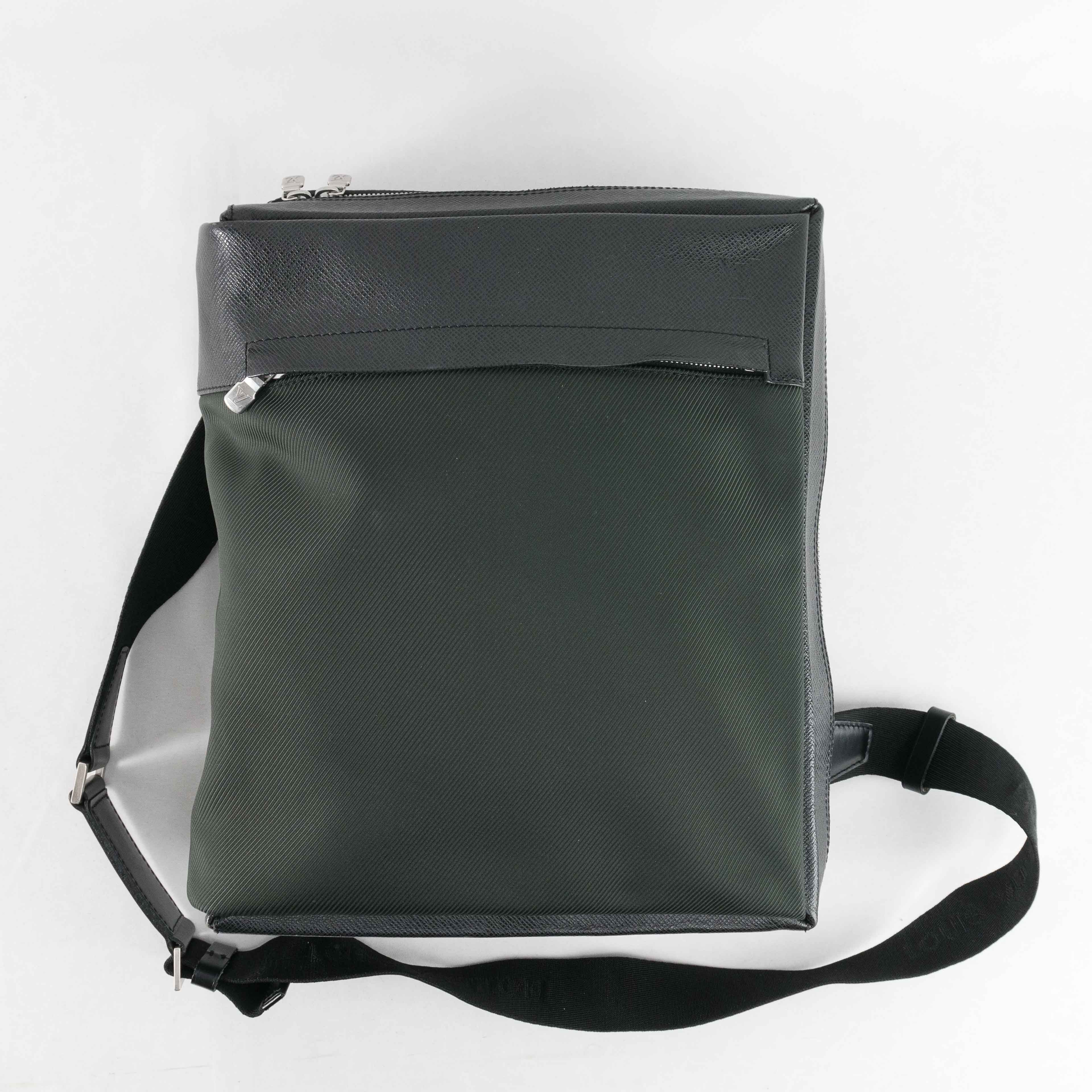 Louis Vuitton Louis Vuitton Taiga Leather District PM Messenger Bag Size ONE SIZE - 3 Thumbnail