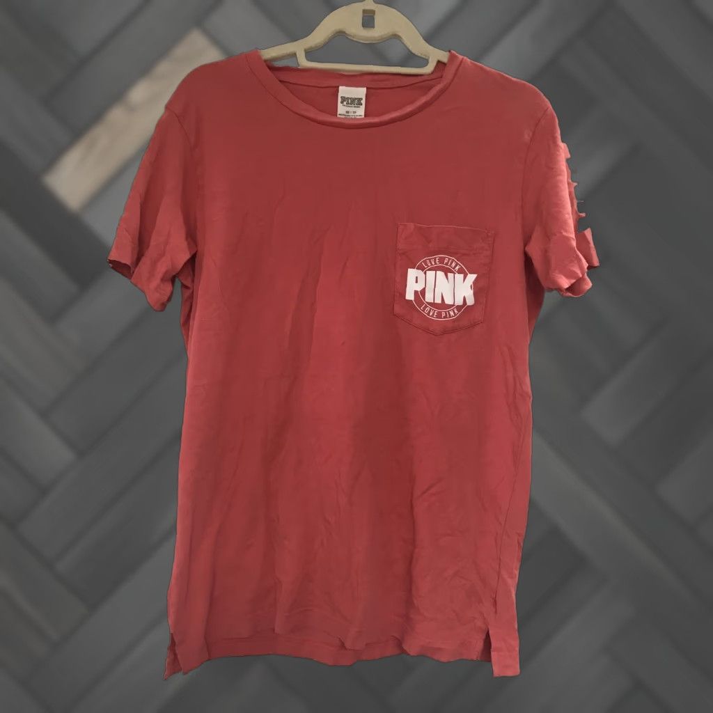 Victoria's Secret VINTAGE Victoria's Secret PINK CAMPUS POCKET T-SHIRT XS Womens Red Graphic Tee Pocket Scoopneck Short Sleeve Girls Womens Size XS / US 0-2 / IT 36-38 - 1 Thumbnail