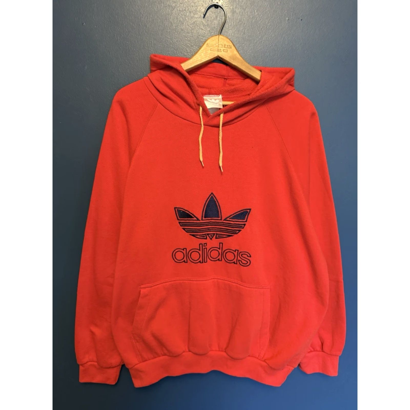 Adidas VINTAGE Adidas Red Trefoil Embroidered Hoodie Sweatshirt XL Men 80s Pullover Embroidered Styles 80s Mens Red XL Size US XL / EU 56 / 4 - 3 Thumbnail