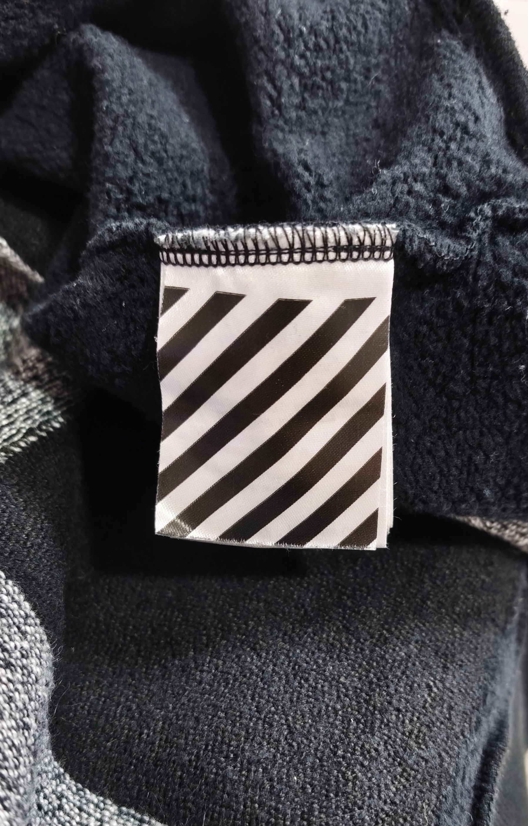 Off-White Off-White "Checked Arrow" Size US M / EU 48-50 / 2 - 7 Thumbnail