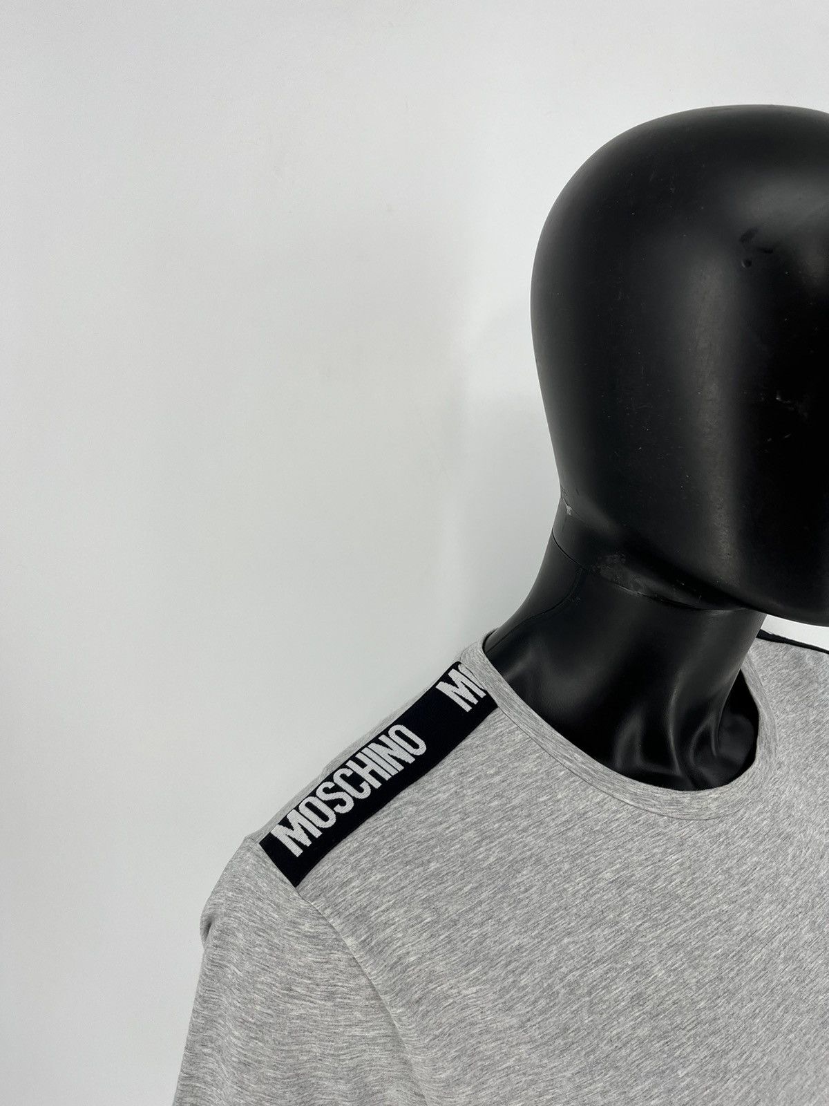 Moschino Vintage Y2K Moschino Blank Tee Shirt Mini logo luxury SizeXL Size US XL / EU 56 / 4 - 6 Thumbnail
