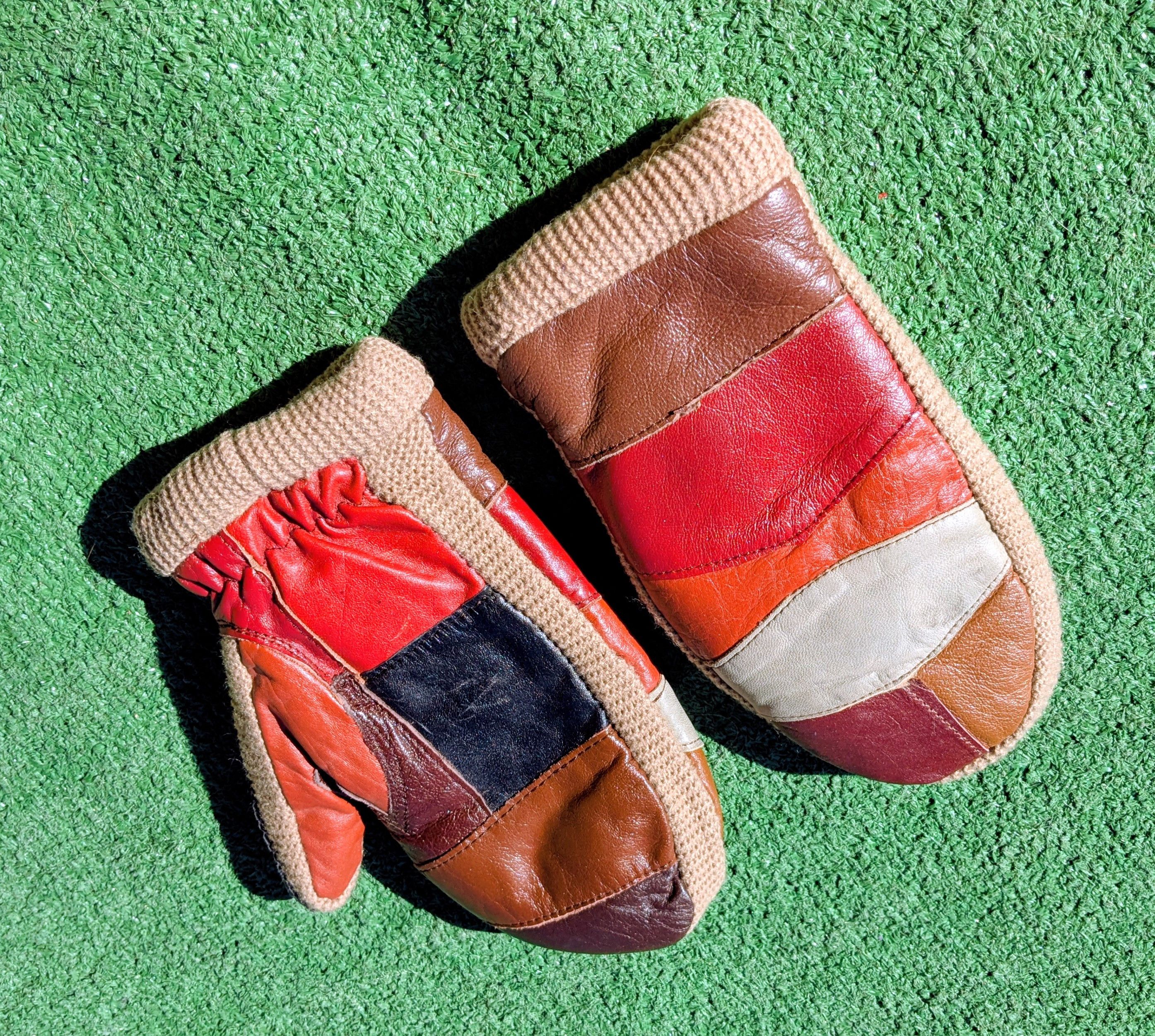 Other Leather Patchwork&Knit Acrylic 1960's Petite Medium Mittens Size ONE SIZE - 1 Thumbnail