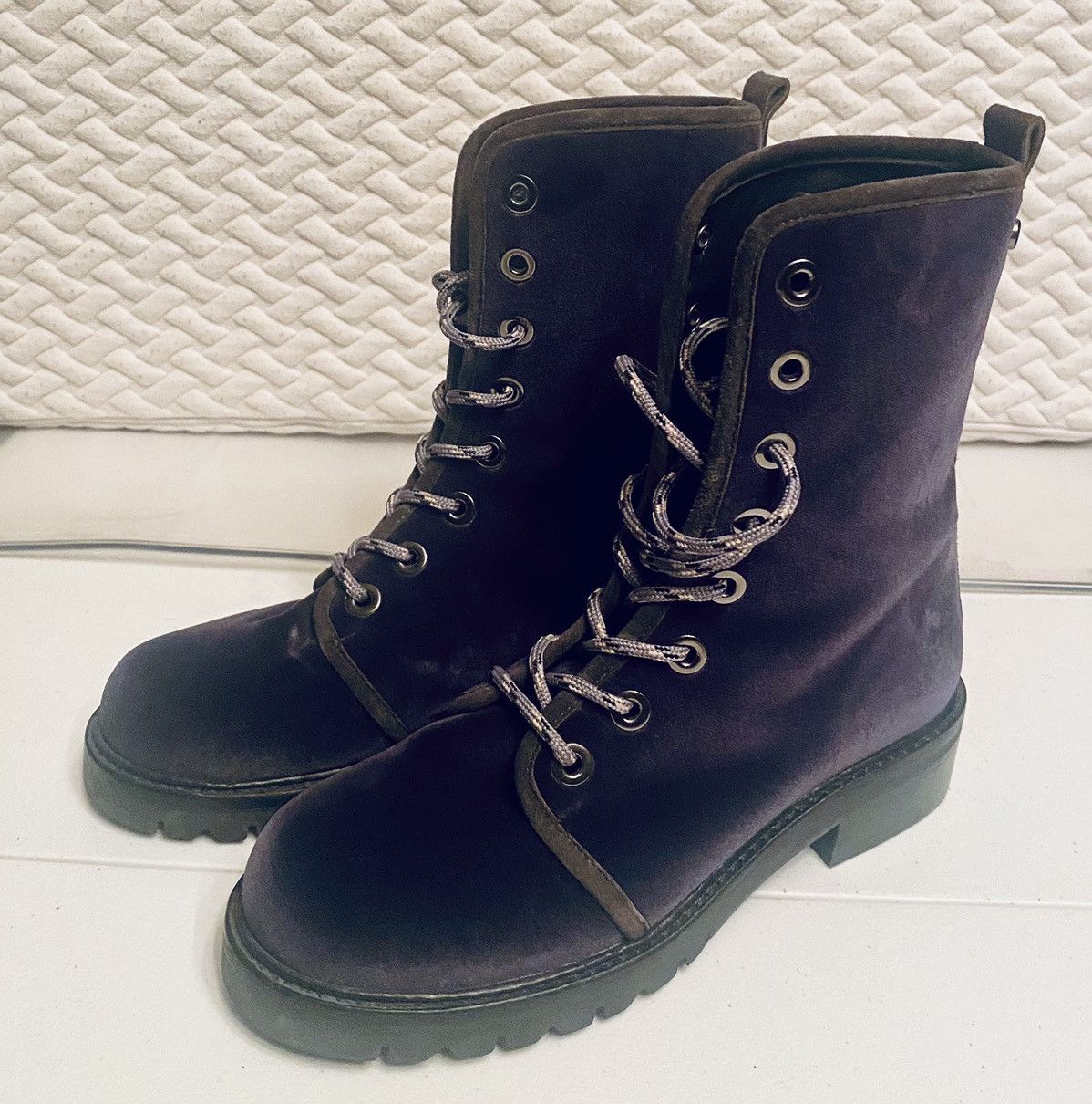 Stuart Weitzman Stuart Weitzman Metermaid Deep Purple Velvet Combat Boot 5.5 Size US 5.5 / IT 35.5 - 8 Thumbnail
