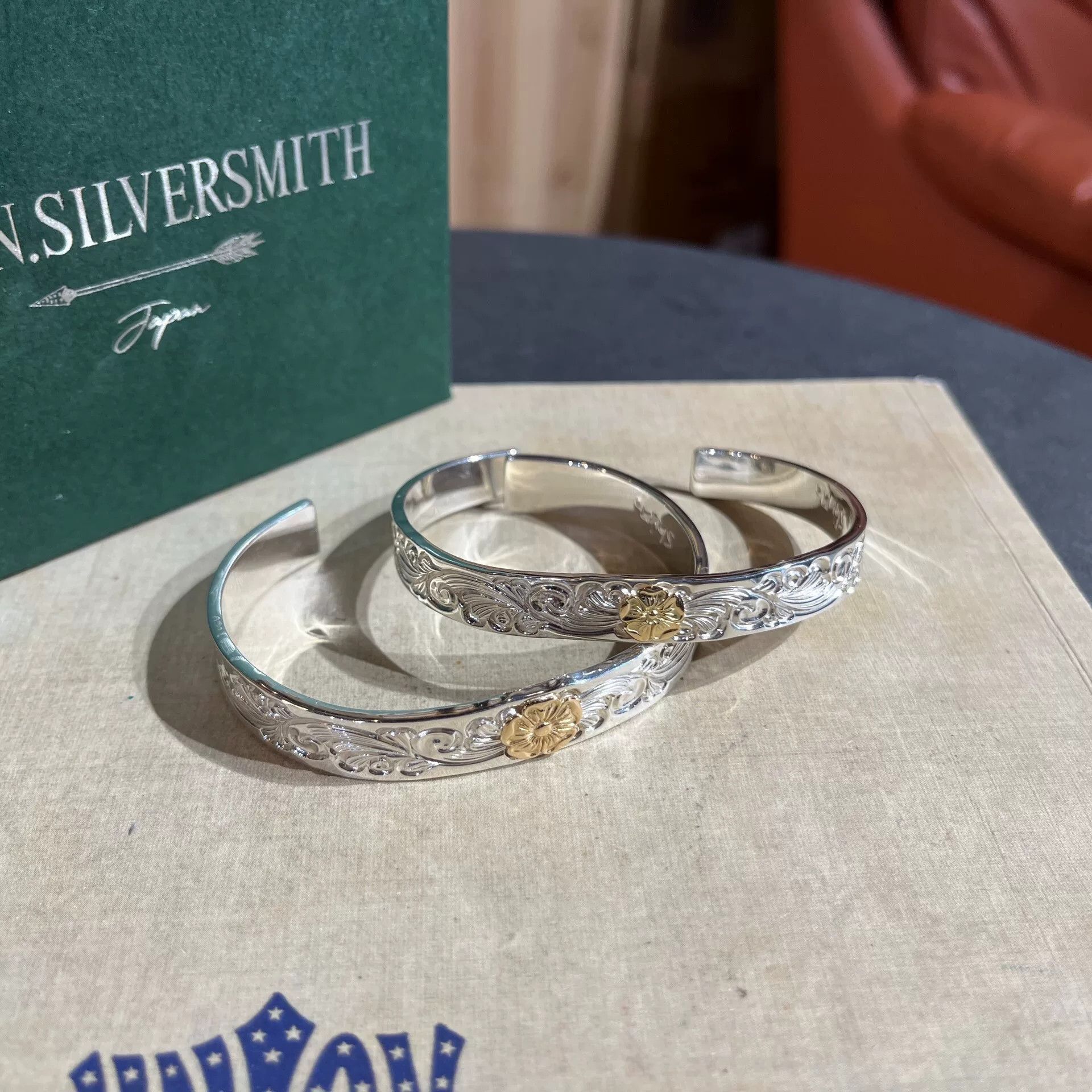 Larry Smith elegant silver and gold floral cuff bracelet Size ONE SIZE - 1 Thumbnail