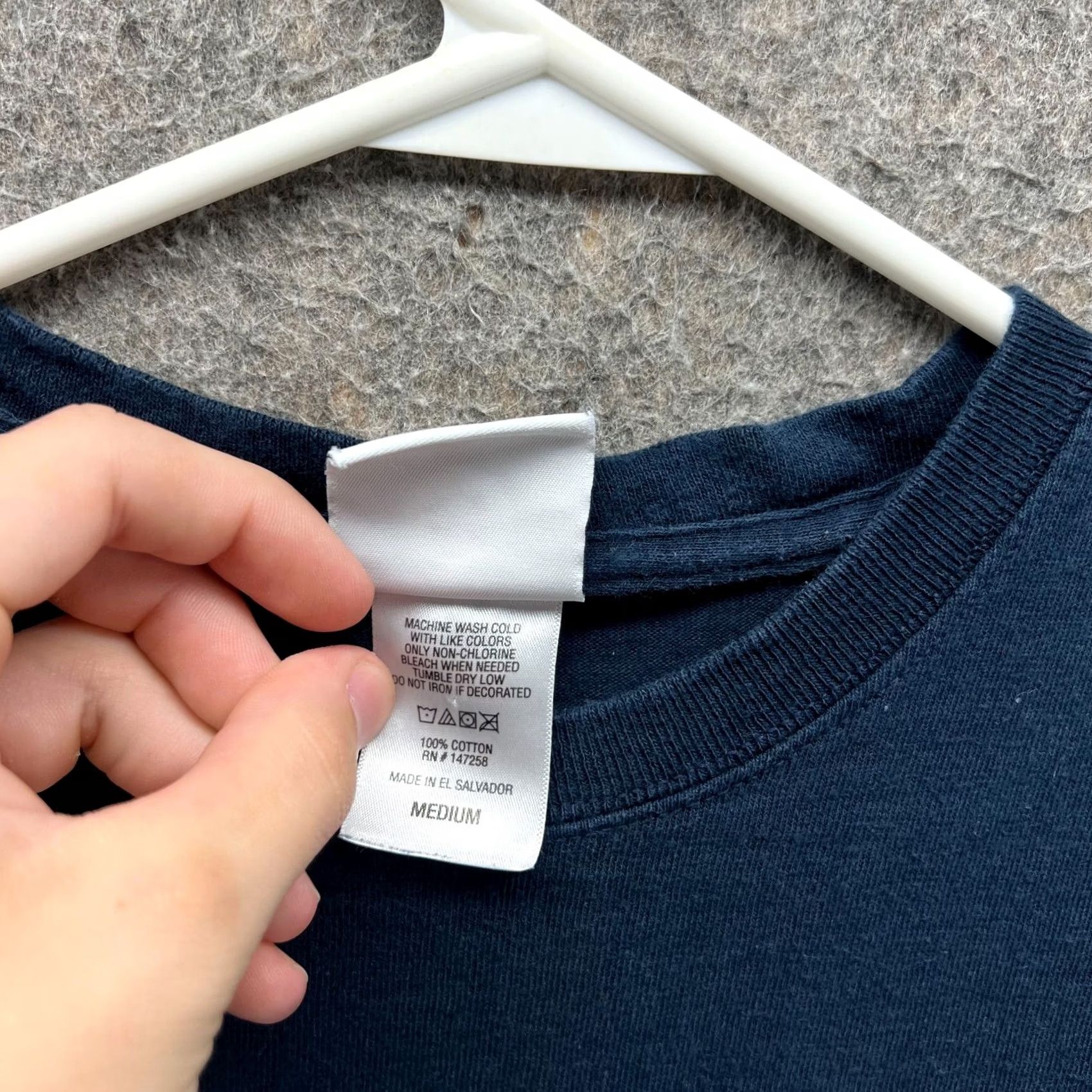 Spell VINTAGE Simply Southern Shirt Mens Medium Blue Crewneck Love Spell out Big Print Bow Short Sleeve Crew Neck Regular All Seasons Mens Size US M / EU 48-50 / 2 - 6 Thumbnail