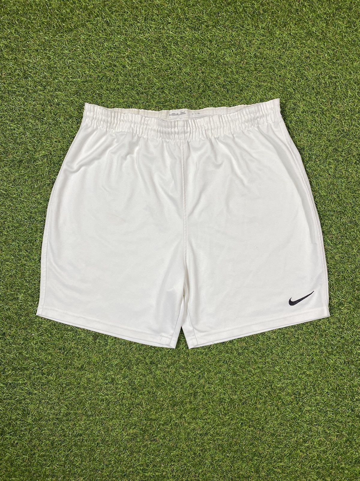 Nike Vintage Nike shorts streetwear swoosh casual y2k size M Size US 32 / EU 48 - 1 Thumbnail