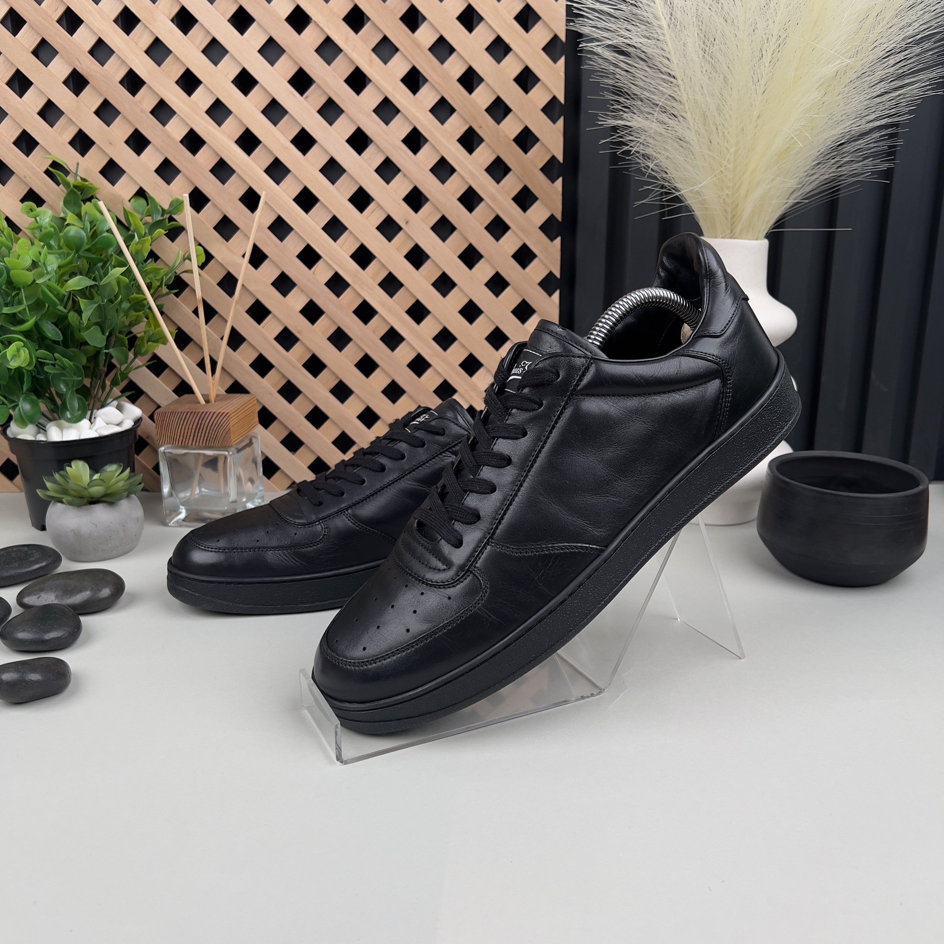 Louis Vuitton Louis Vuitton Rivoli Sneaker Low Top Leather Size US 8.5 / EU 41-42 - 1 Thumbnail