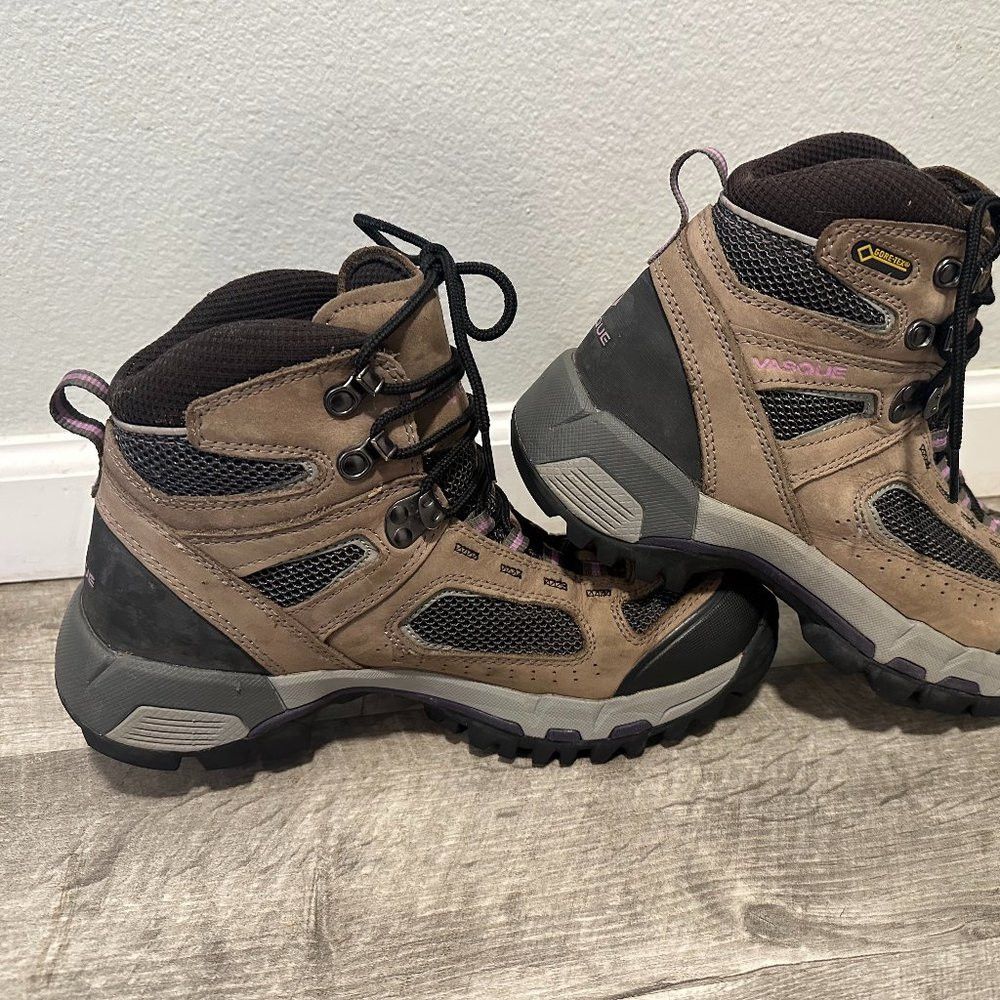 vasque vibram hiking shoes
