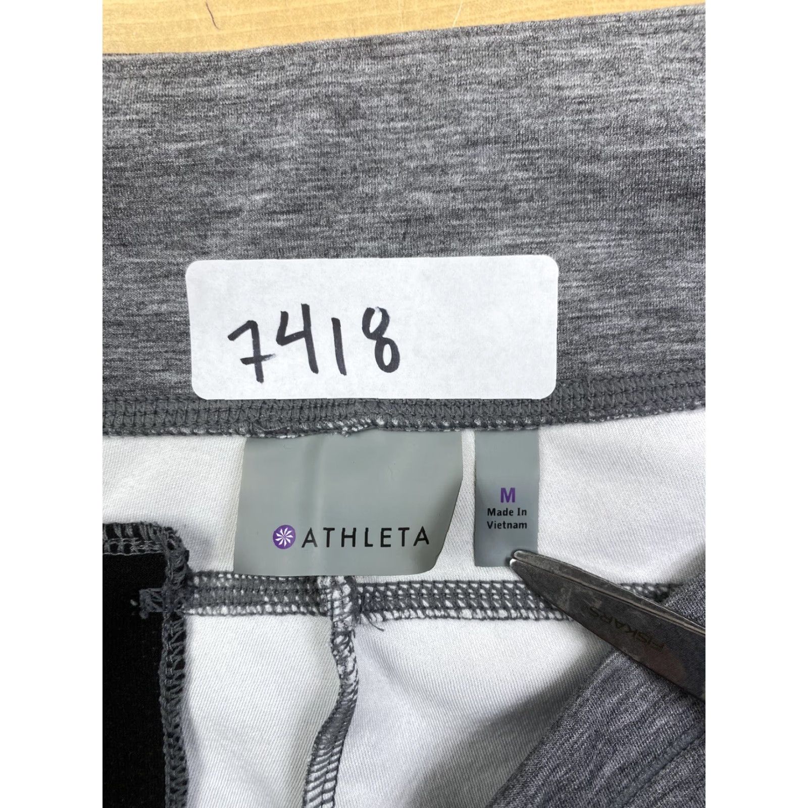 Athleta Athleta Womens Capri Joggers M Gray Activewear Yoga Casual Pants Regular Inseam 24 in Size 32" / US 10 / IT 46 - 3 Thumbnail