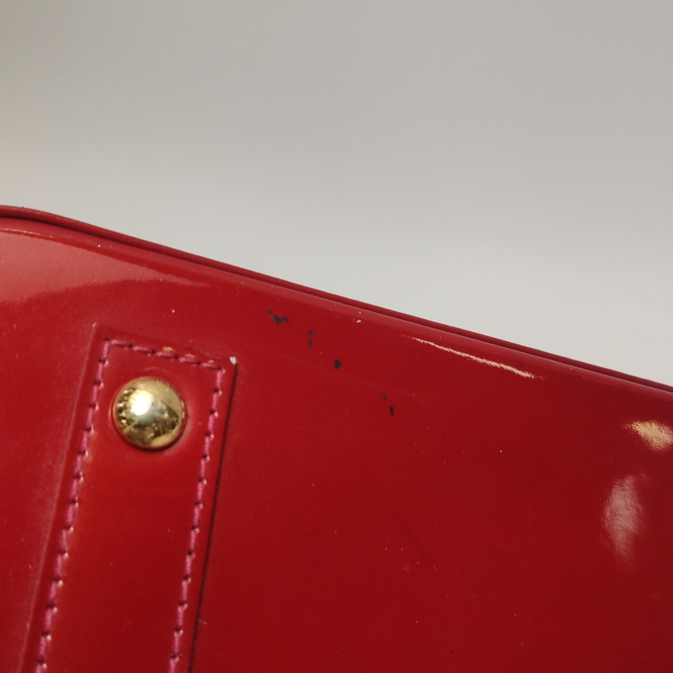 Louis Vuitton Louis Vuitton (LV) AlmaBB patent leather solid color emboss Size ONE SIZE - 4 Thumbnail
