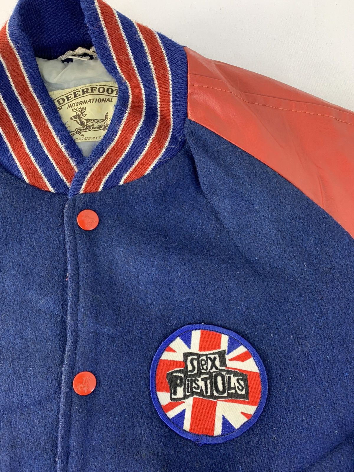 Band Tees Punk Bands Patches by Vintage Deerfoot International Varsity Size US M / EU 48-50 / 2 - 5 Thumbnail