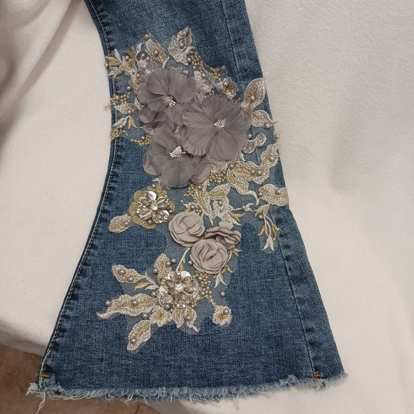 Vintage Jeweled Jeans Sz 28 Blue BEADED FLORAL PEARLS Boho Cottage Size 28" / US 6 / IT 42 - 9 Thumbnail