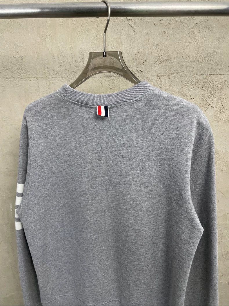 Thom Browne Thom browne Gray four-striped round-neck sweatshirt 2504-Ne Size US M / EU 48-50 / 2 - 4 Thumbnail