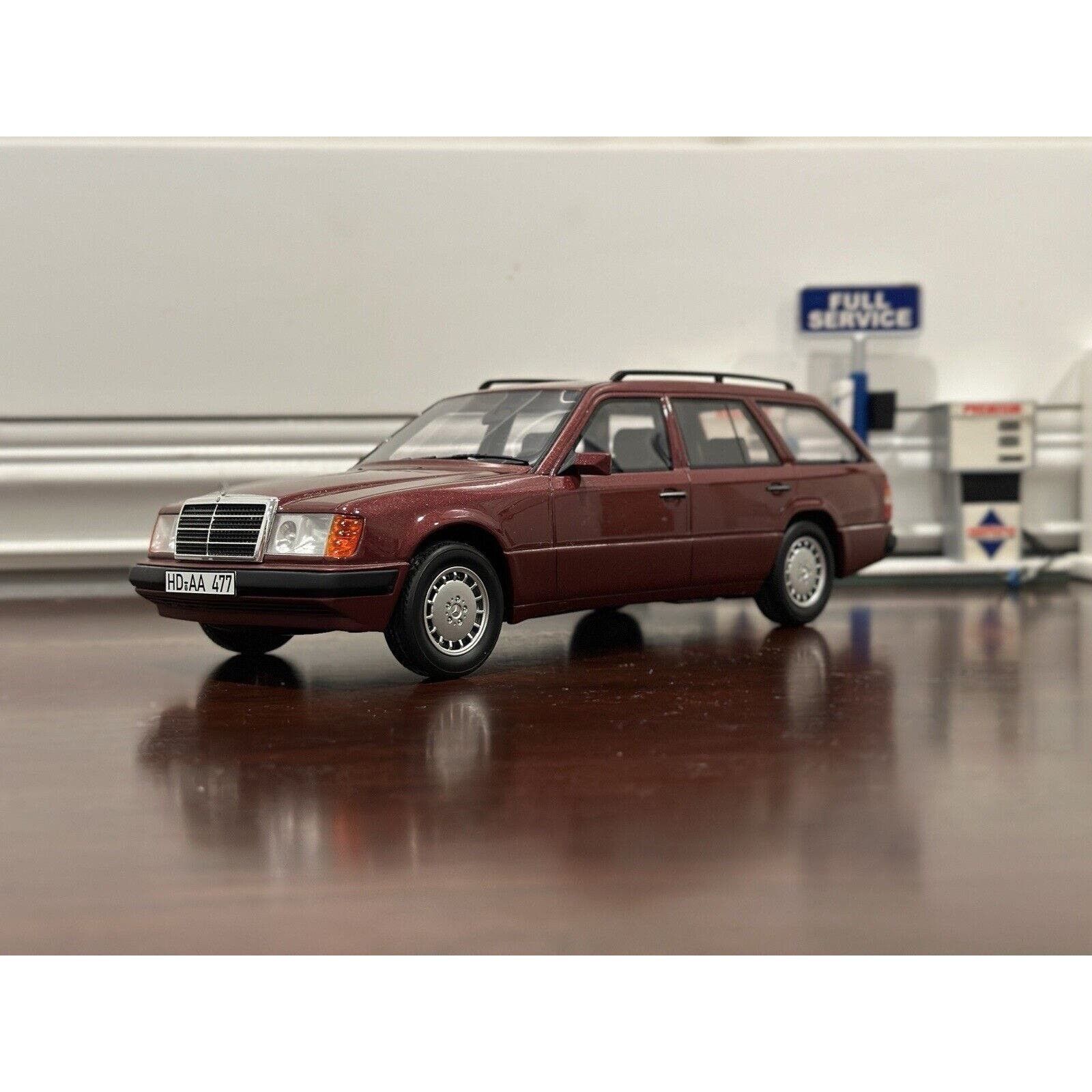 image of Mercedes Benz Bos Mercedes E-Class 300 Te (S124) Station Wagon 1:18 in Red, Men's