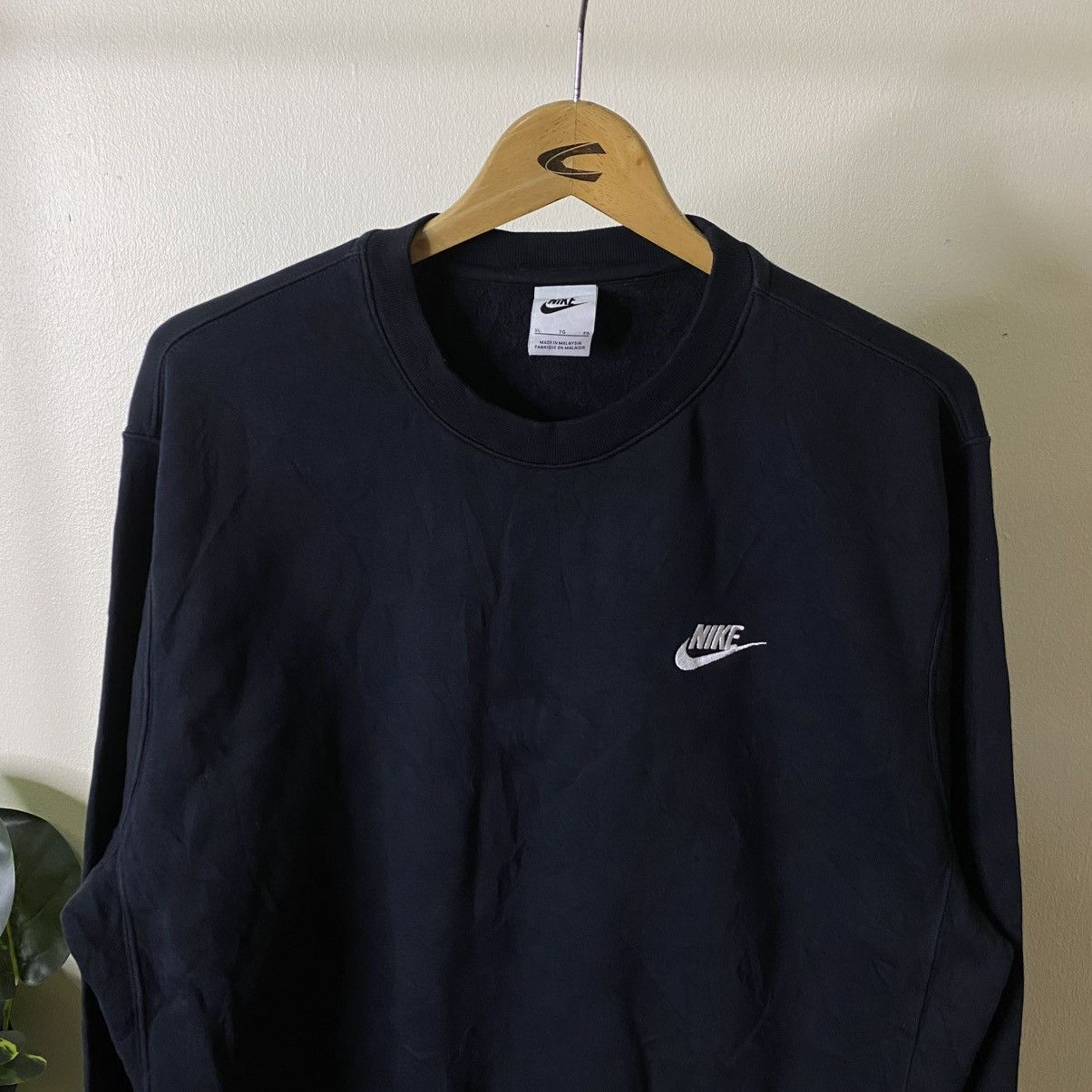Nike Y2K Nike Essential Embroidery Swoosh Crewneck Sweatshirt Size US XL / EU 56 / 4 - 2 Thumbnail