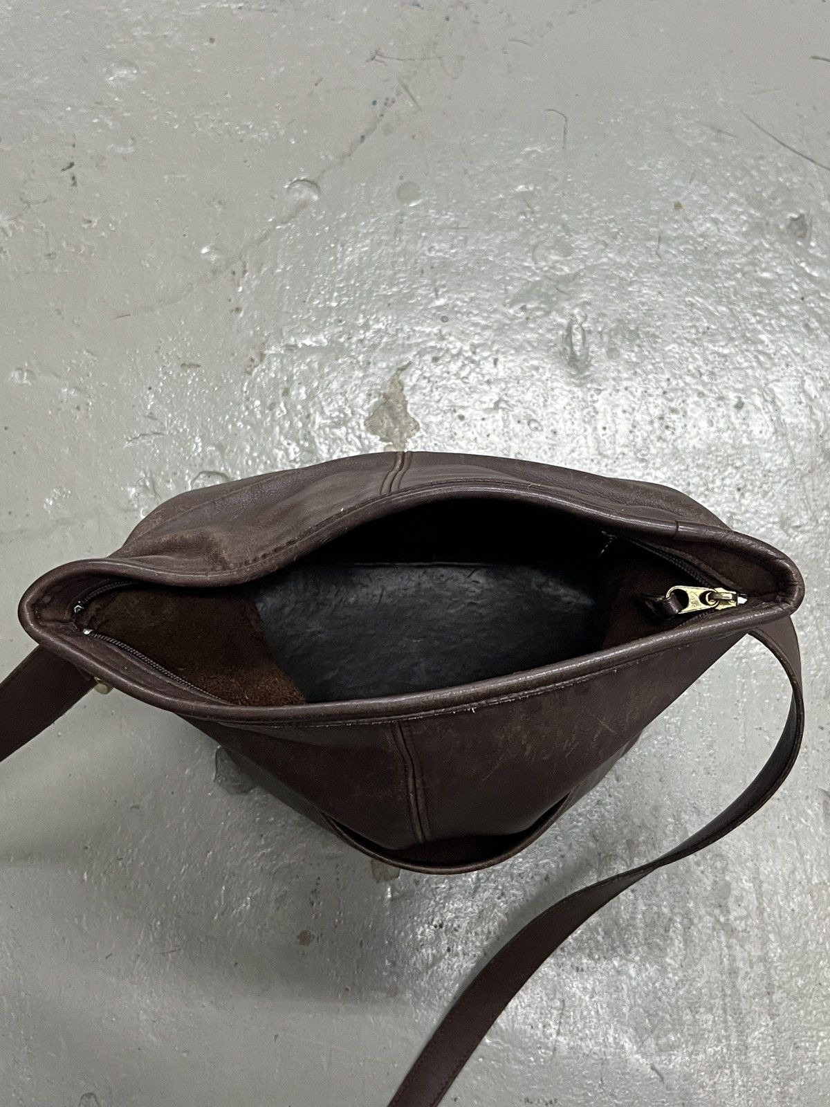 Coach Coach Vintage Tanned Patina Cowhide Leather Bucket Bag Size ONE SIZE - 14 Thumbnail