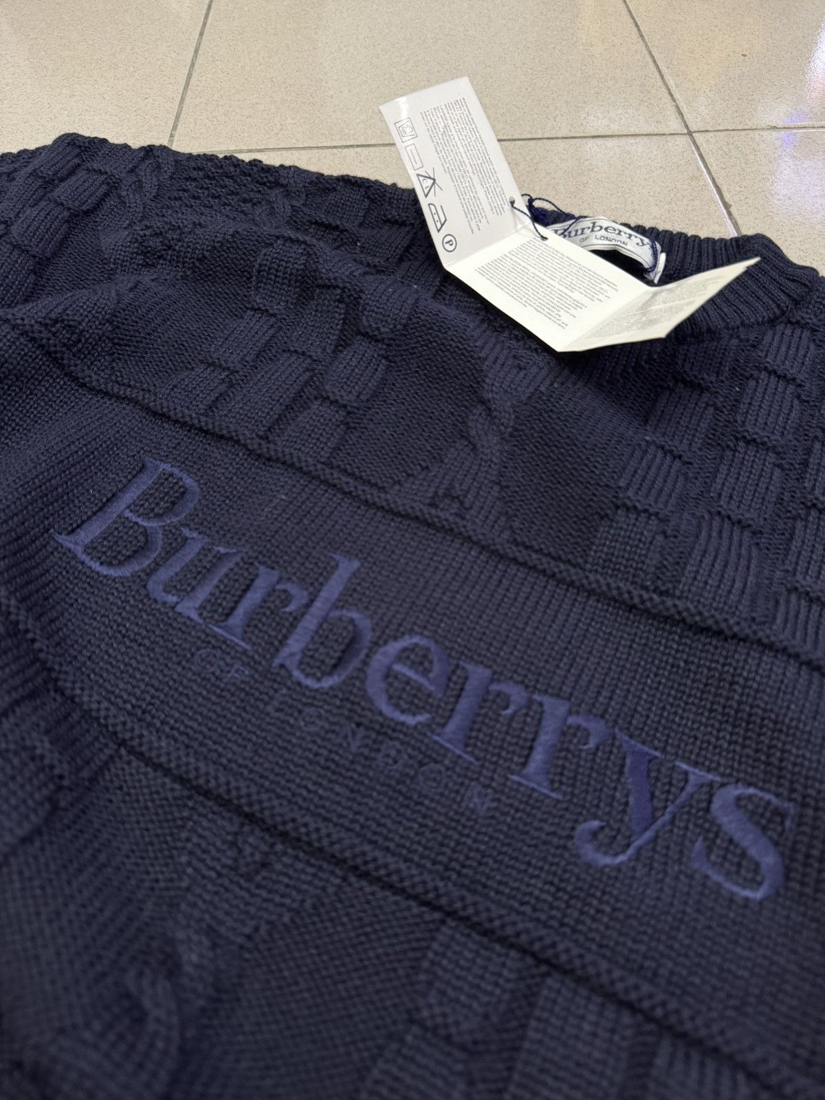 Burberry NWT VINTAGE BURBERRYS EMBROIDERED CABLE KNIT JUMPER Size US M / EU 48-50 / 2 - 5 Thumbnail