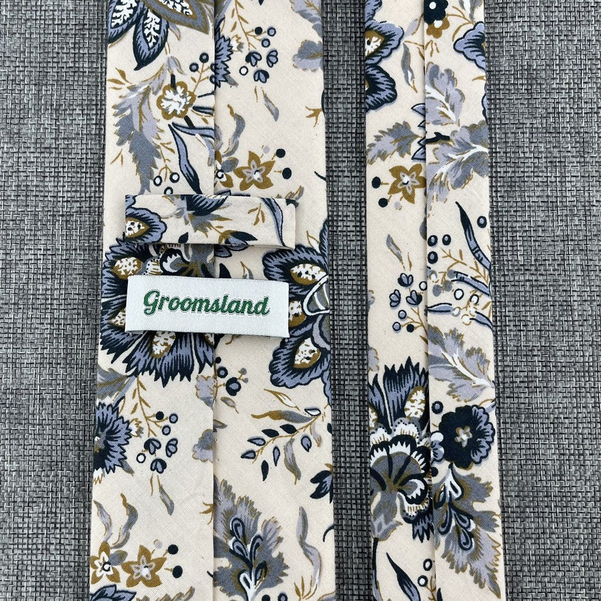 Other Men’s Off-white w/ Steel Blue Oriental Floral Necktie Size ONE SIZE - 7 Thumbnail
